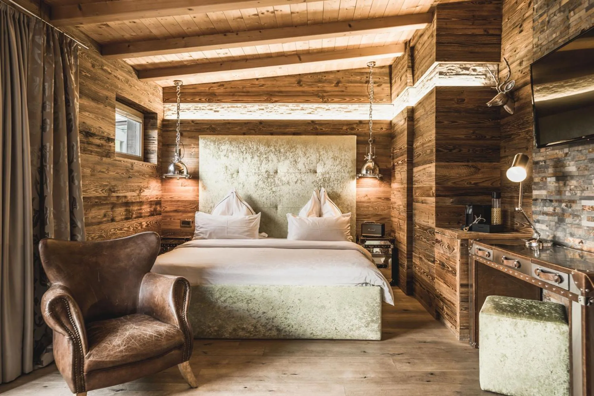 Photo of the whole room, Bed in Alpin Garden Luxury Maison & SPA - Adults Only