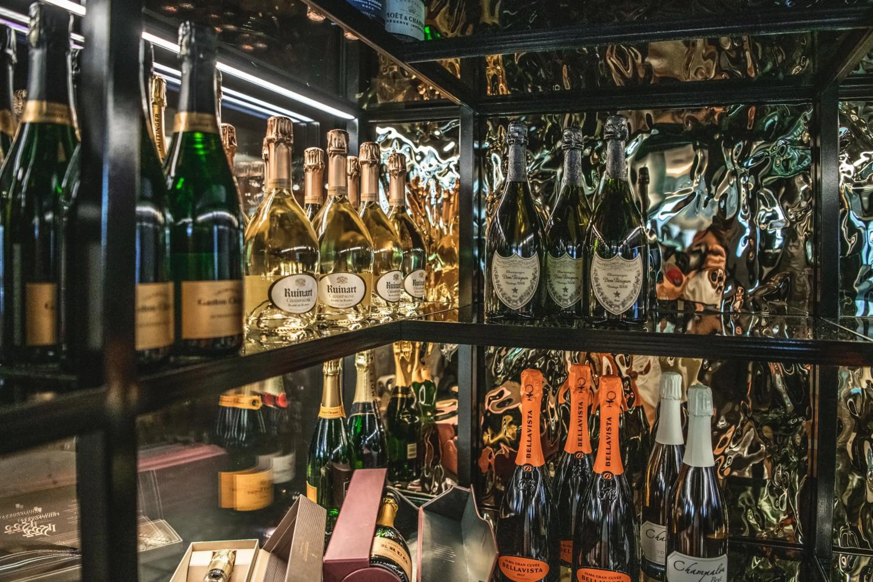 Lounge or bar in Alpin Garden Luxury Maison & SPA - Adults Only