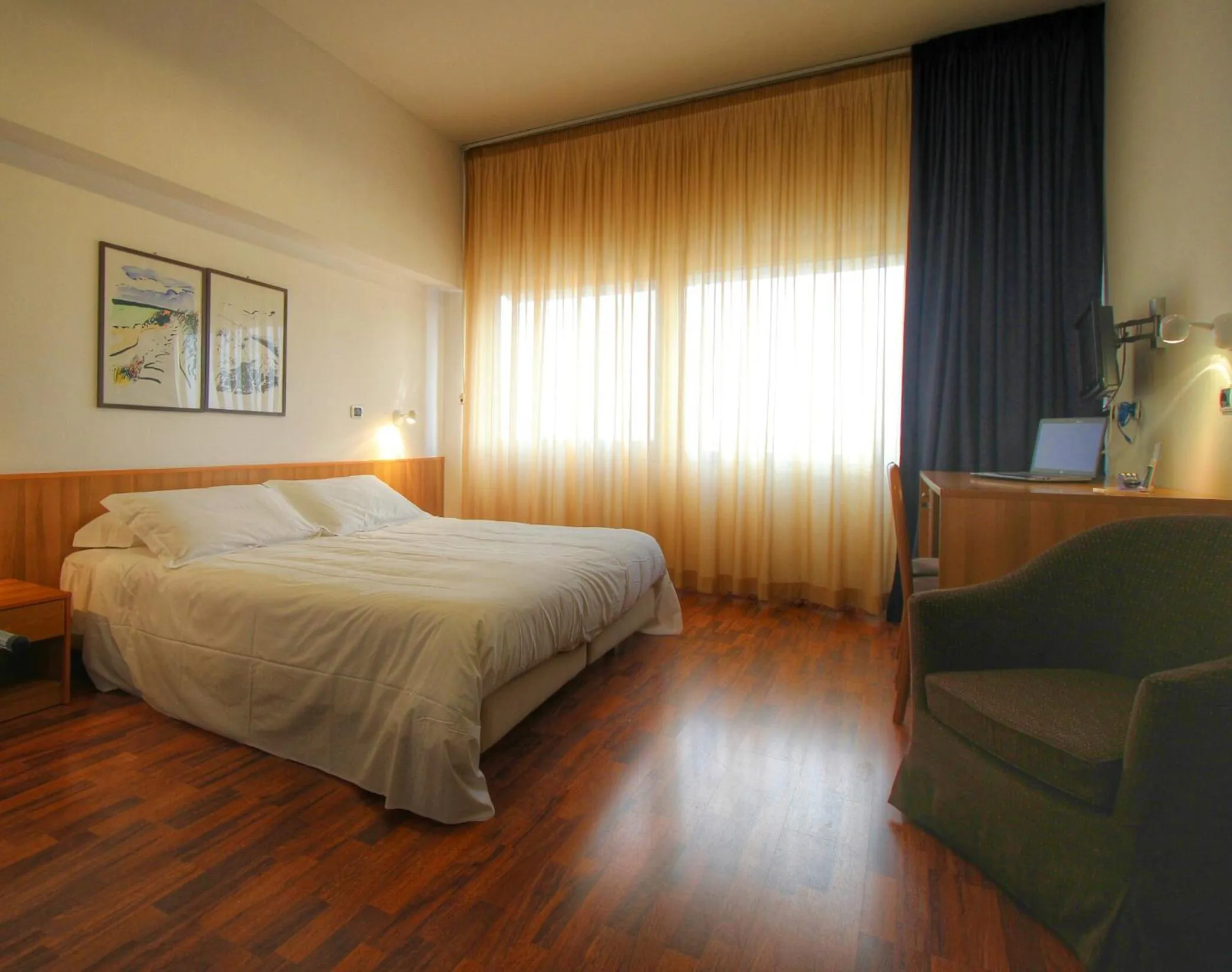 Bedroom, Bed in Hotel Majesty Bari