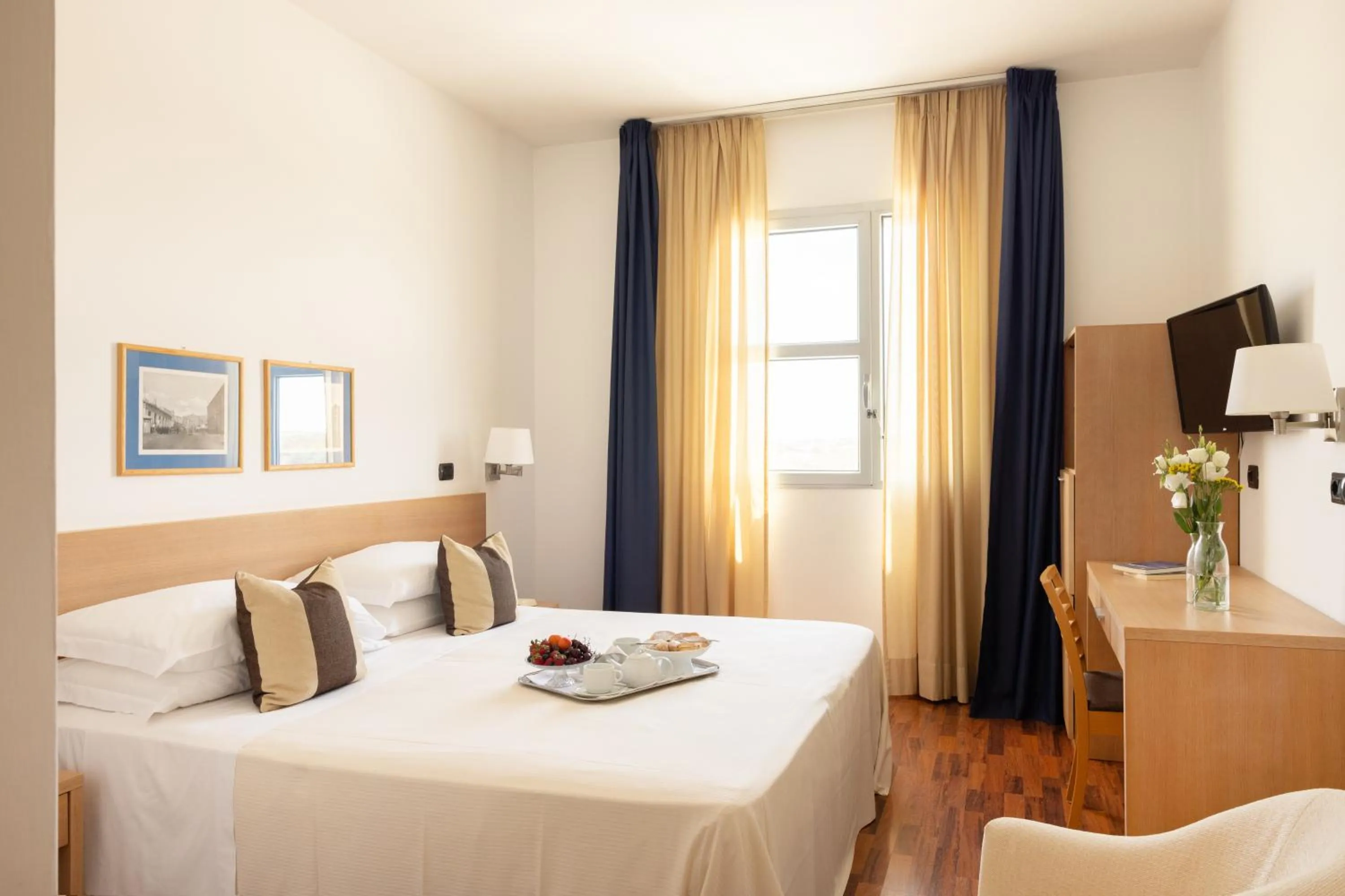 Bedroom, Bed in Hotel Majesty Bari