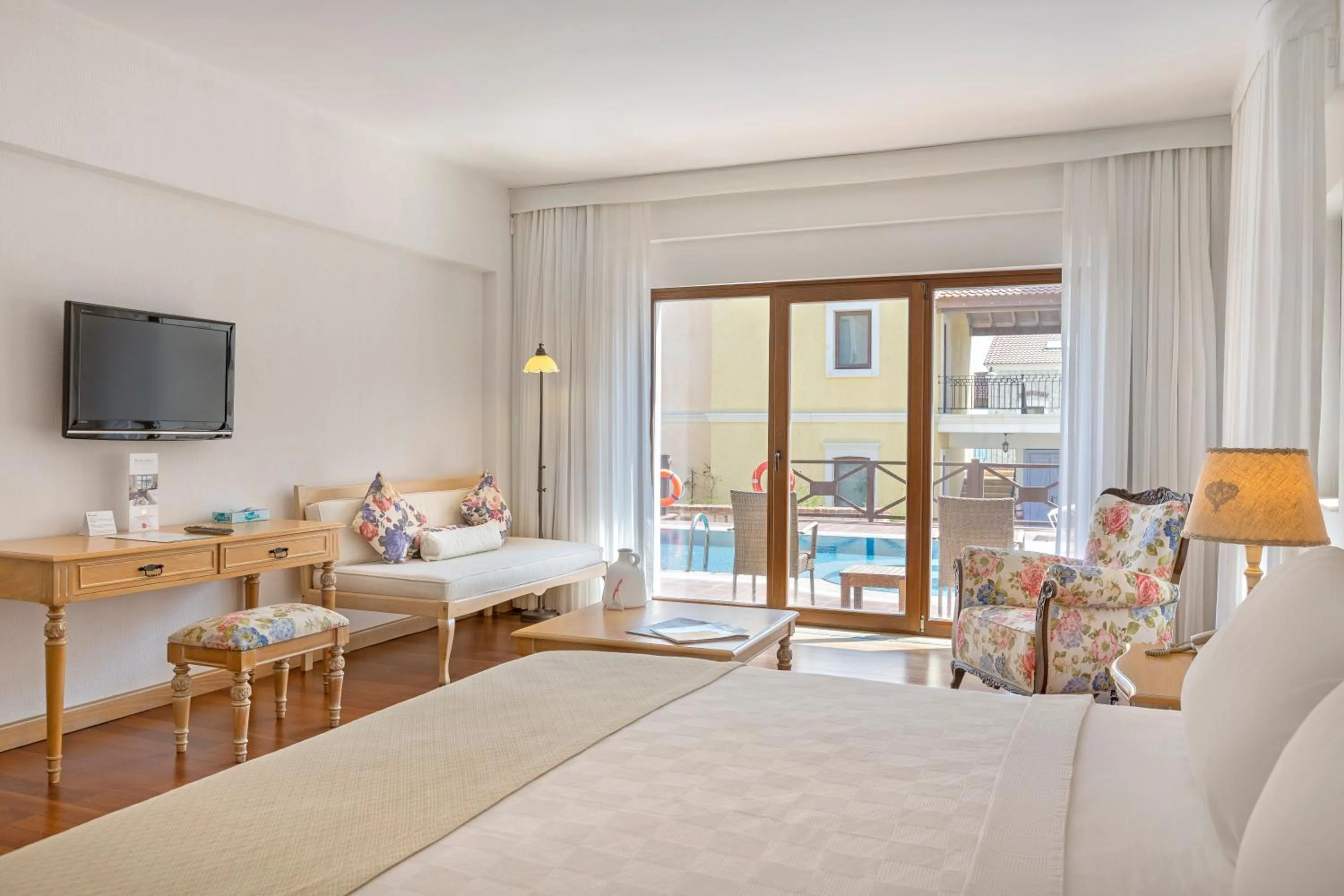 Photo of the whole room, Bed in Cocos The Club Solto