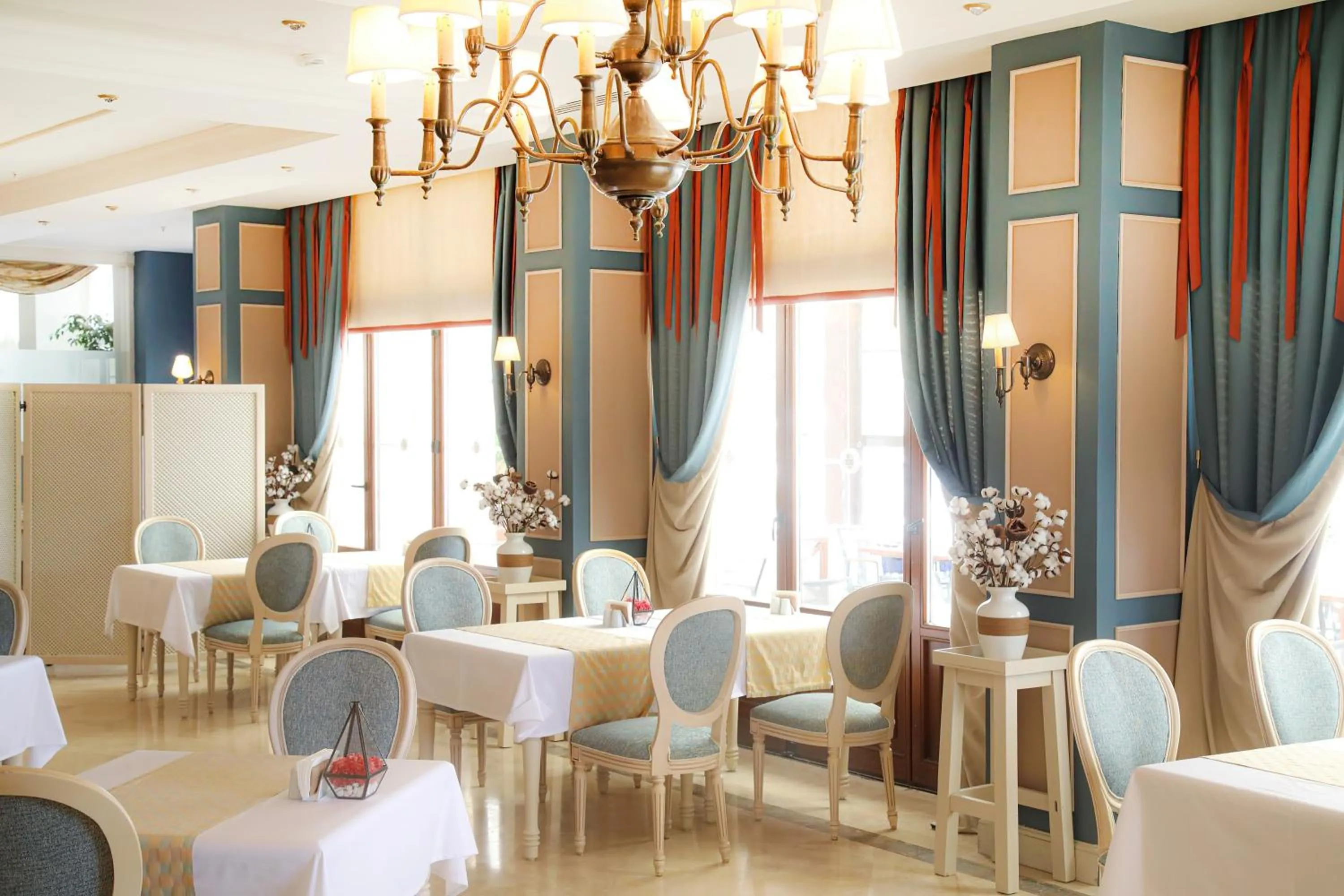 Restaurant/places to eat in Cocos The Club Solto