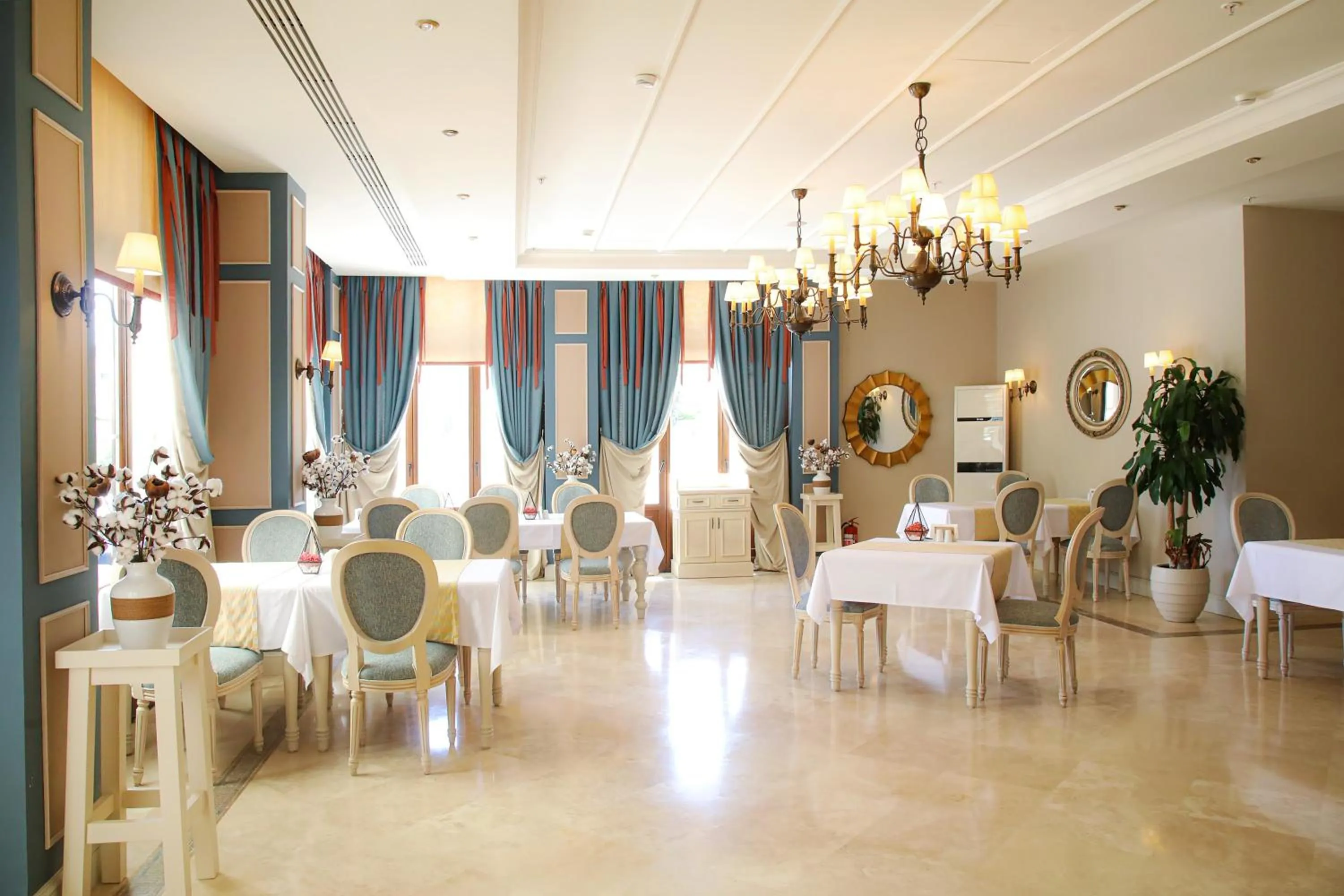 Restaurant/places to eat in Cocos The Club Solto