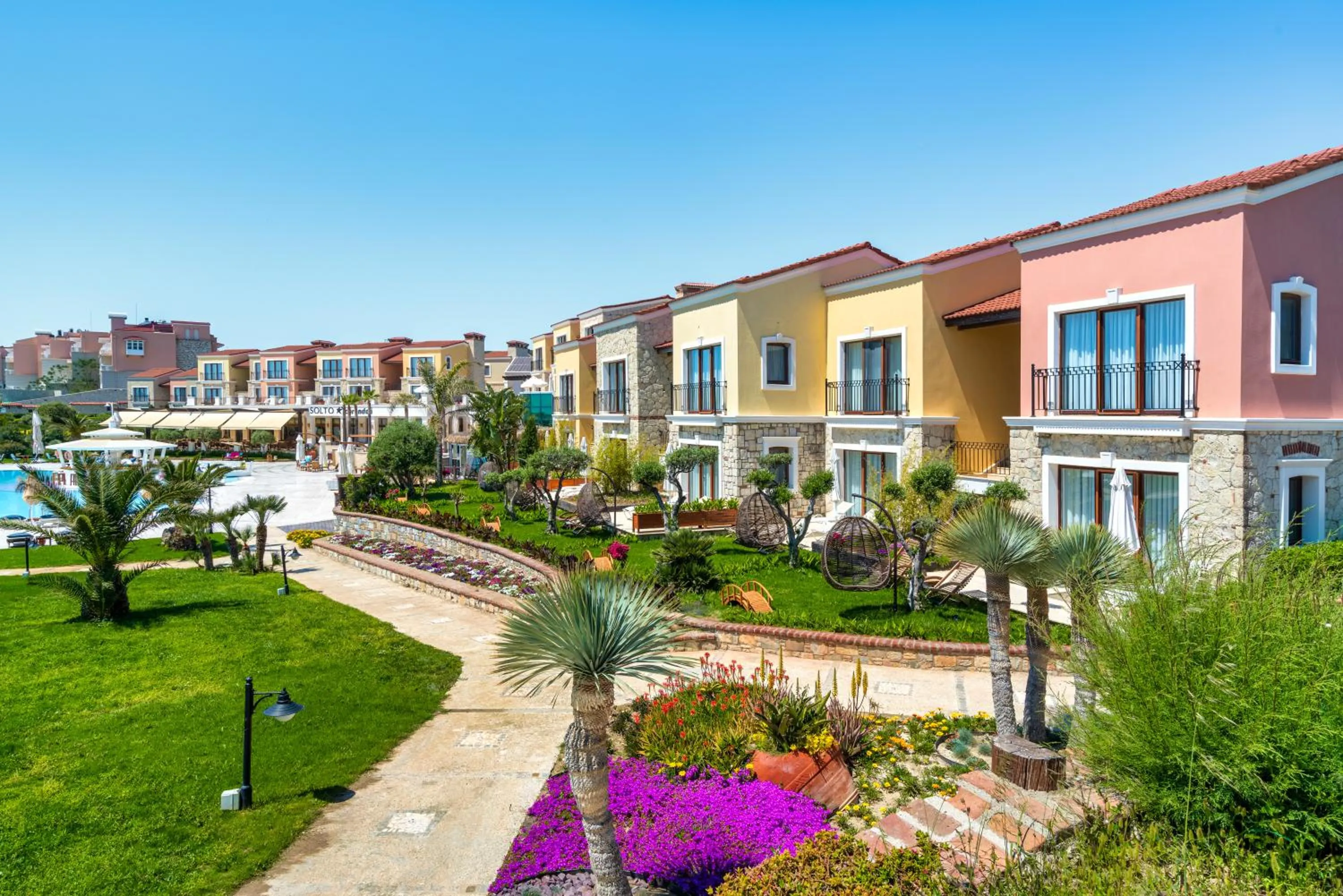 Property building in Cocos The Club Solto