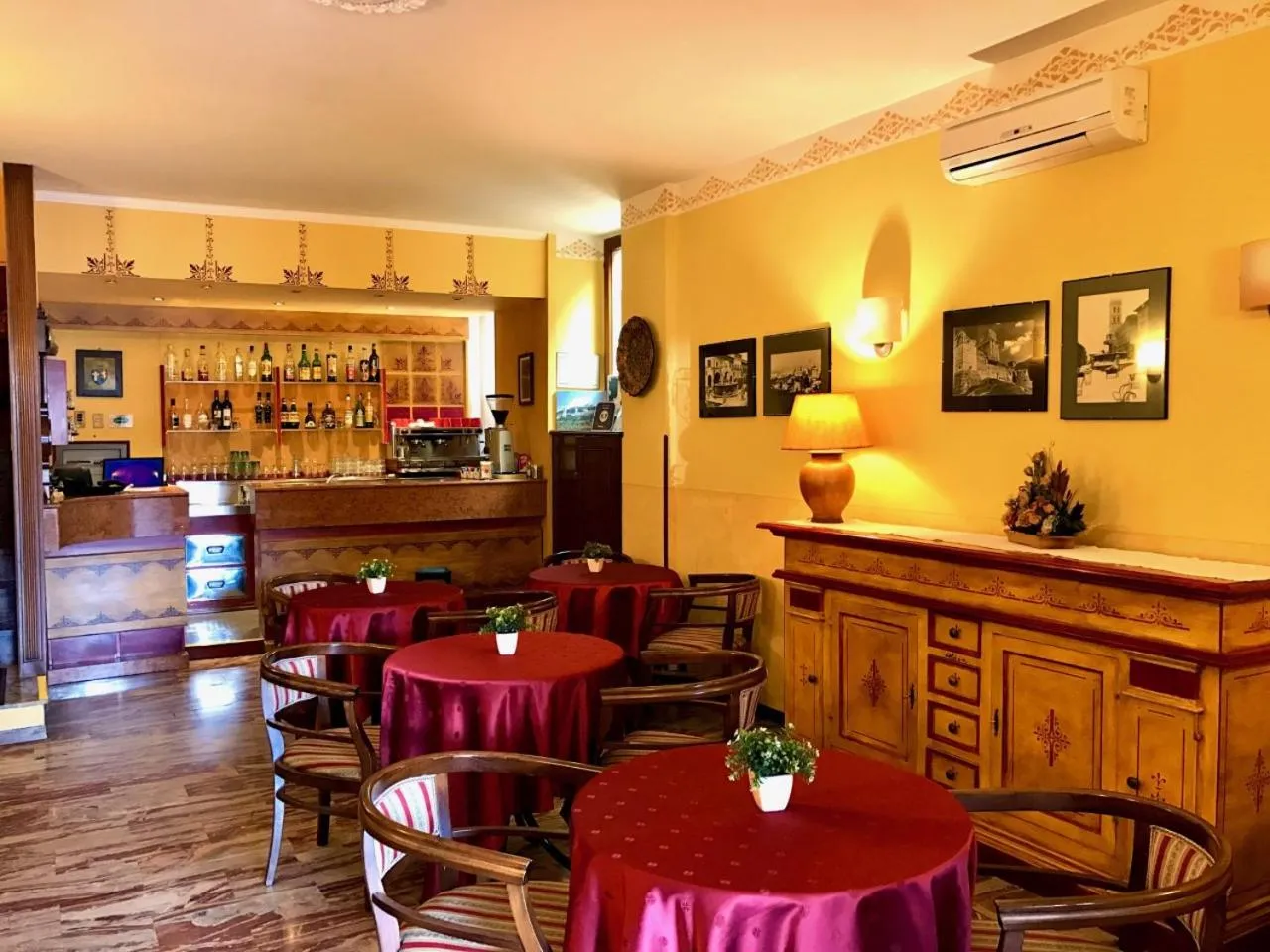 Lobby or reception, Lounge/Bar in Hotel Berti