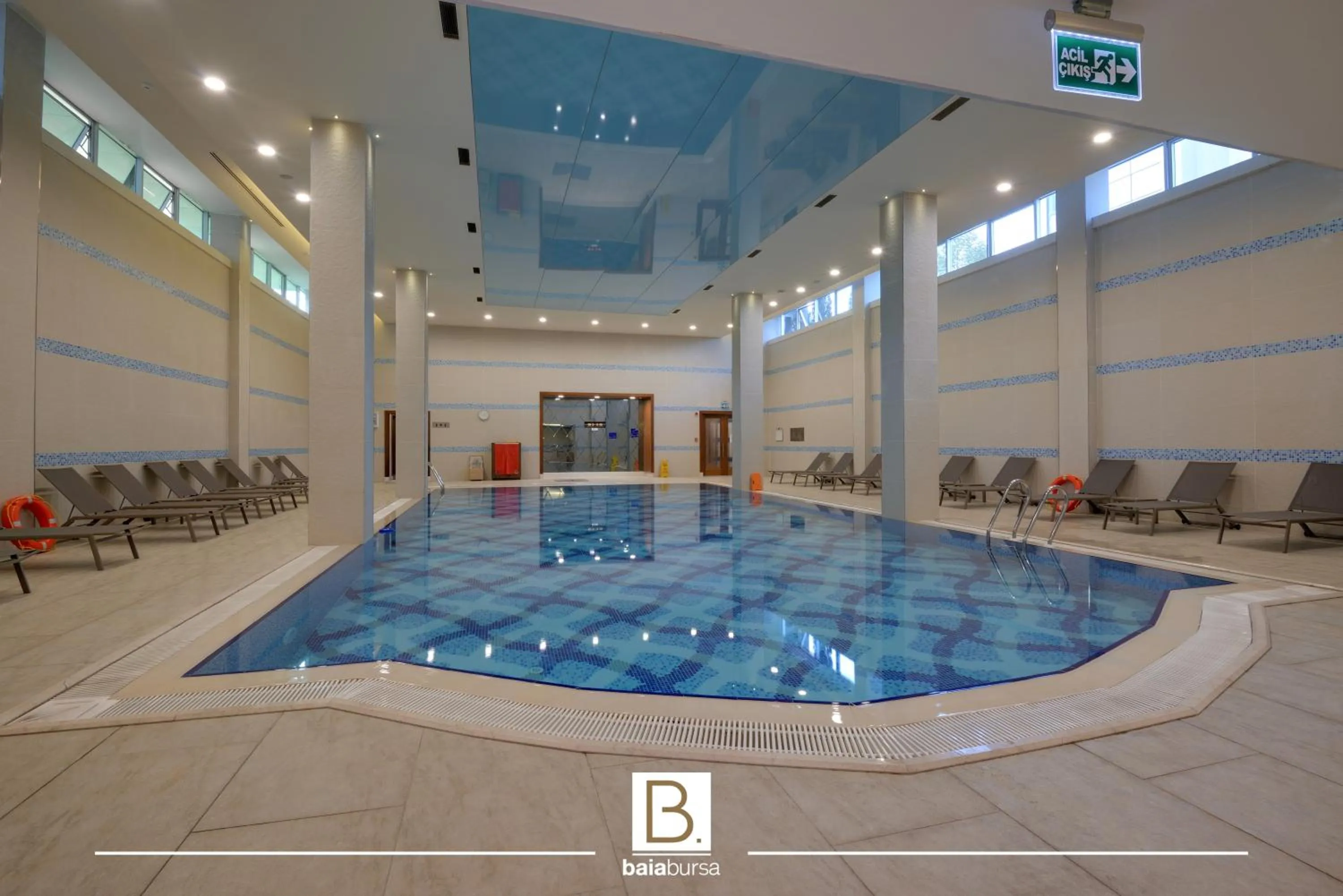 Swimming pool in Baia Bursa Hotel