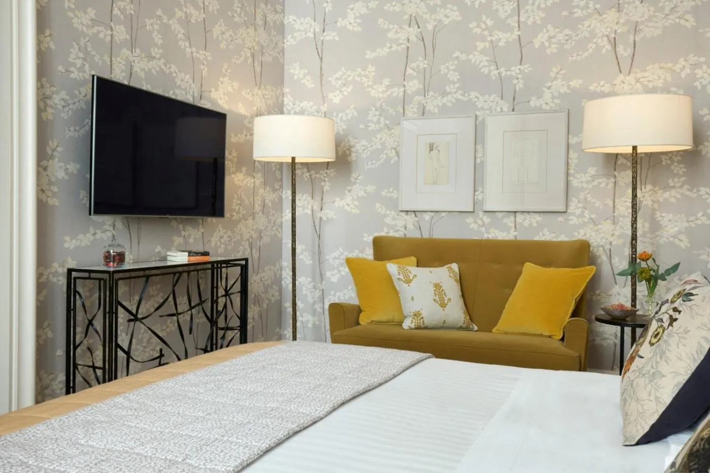 TV and multimedia, Bed in Rocco Forte Hotel Savoy