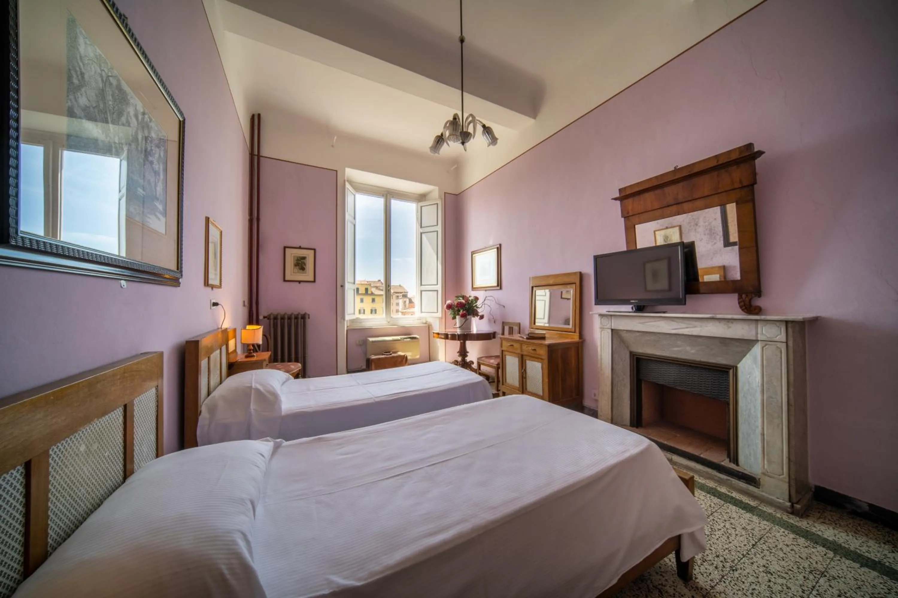 Bedroom, Bed in Royal Victoria Hotel