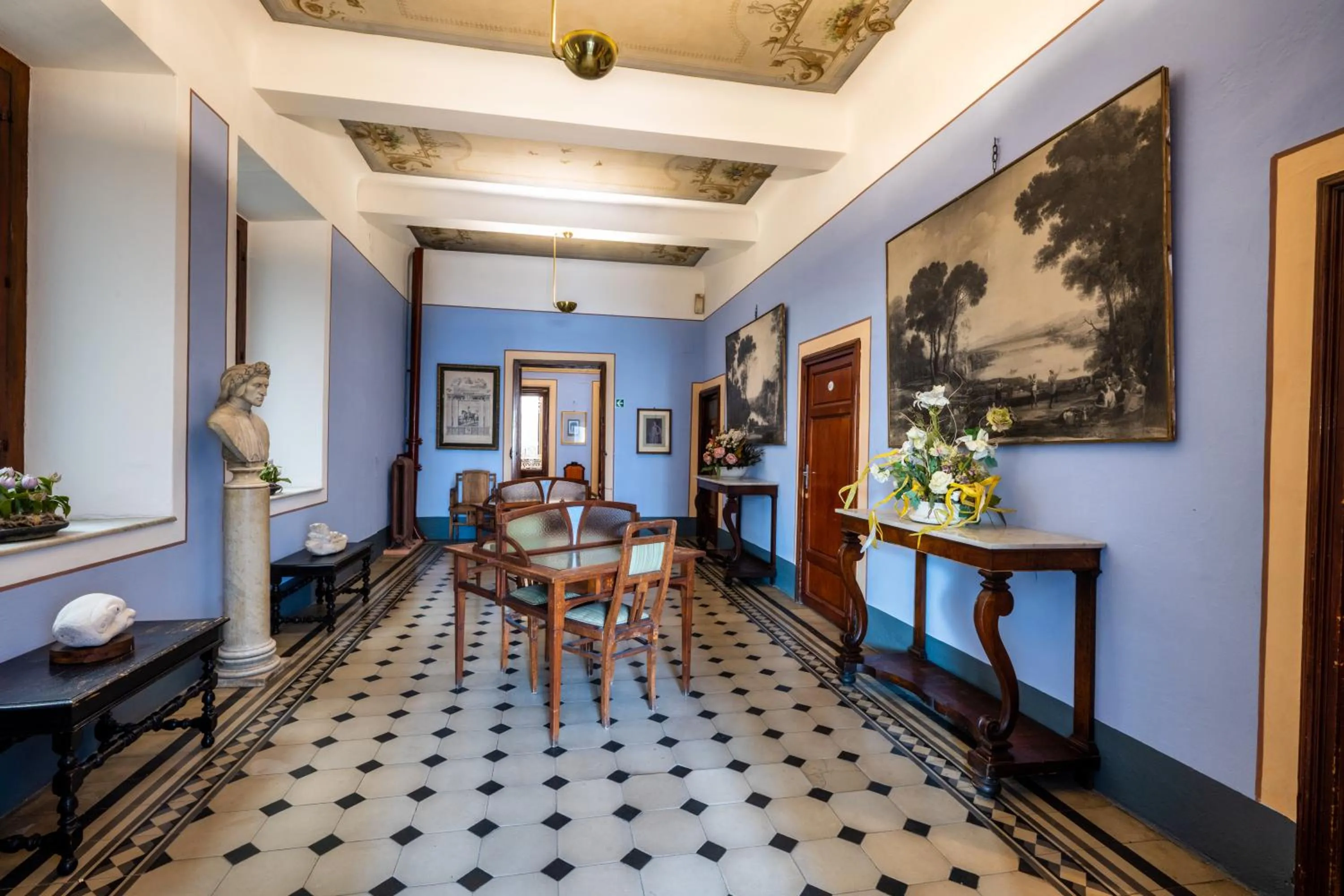 Lounge or bar in Royal Victoria Hotel