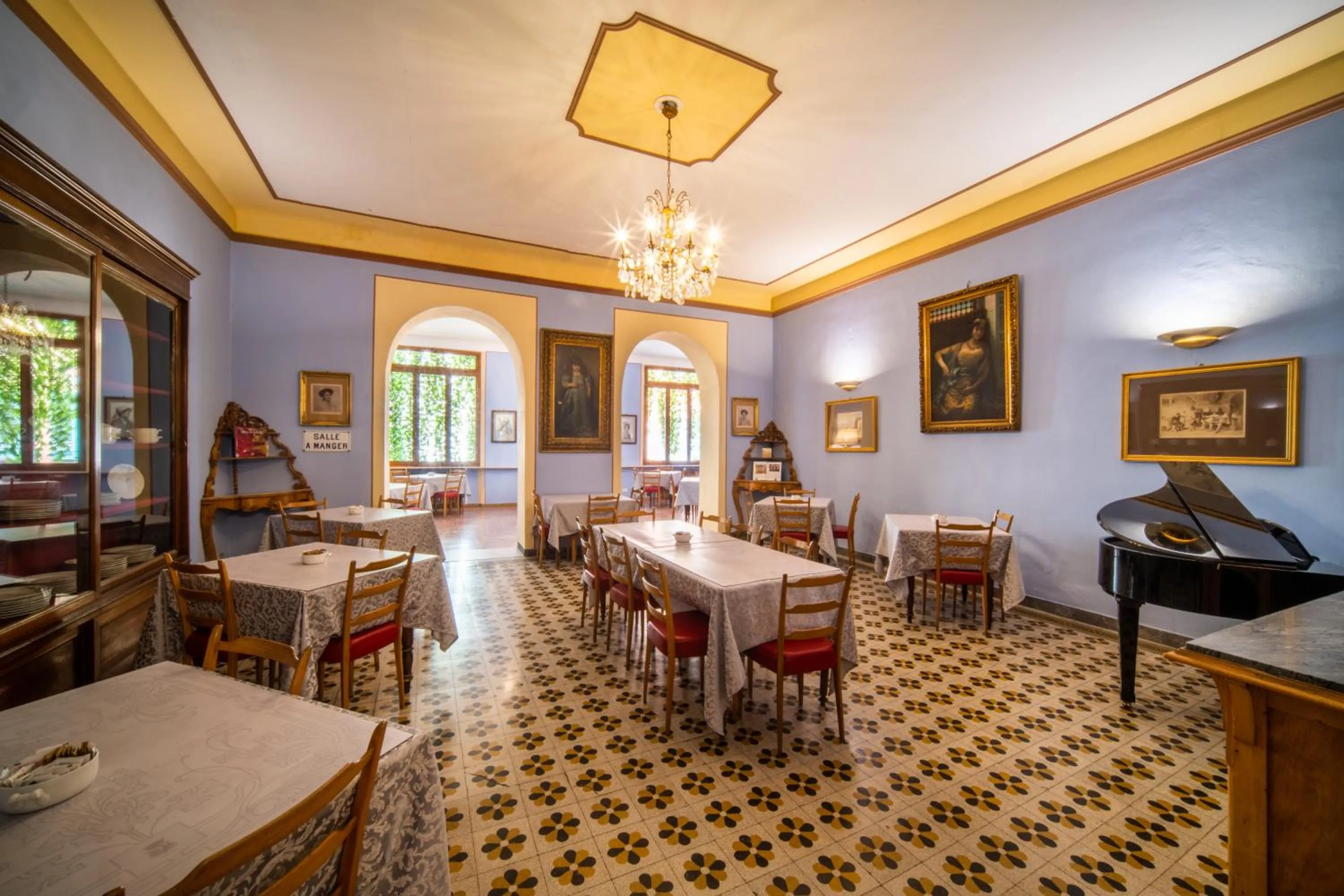 Breakfast in Royal Victoria Hotel