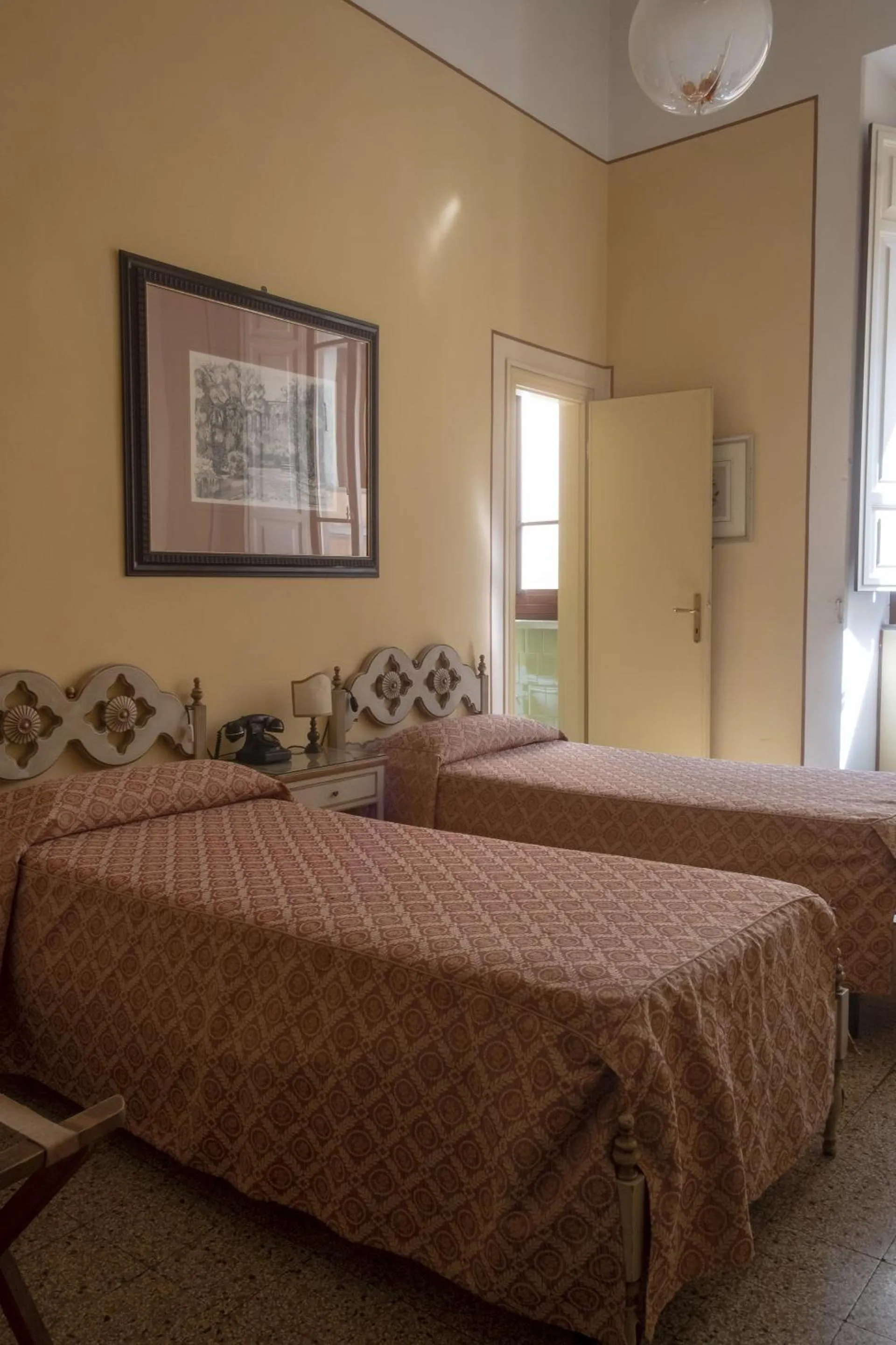 Bed in Royal Victoria Hotel