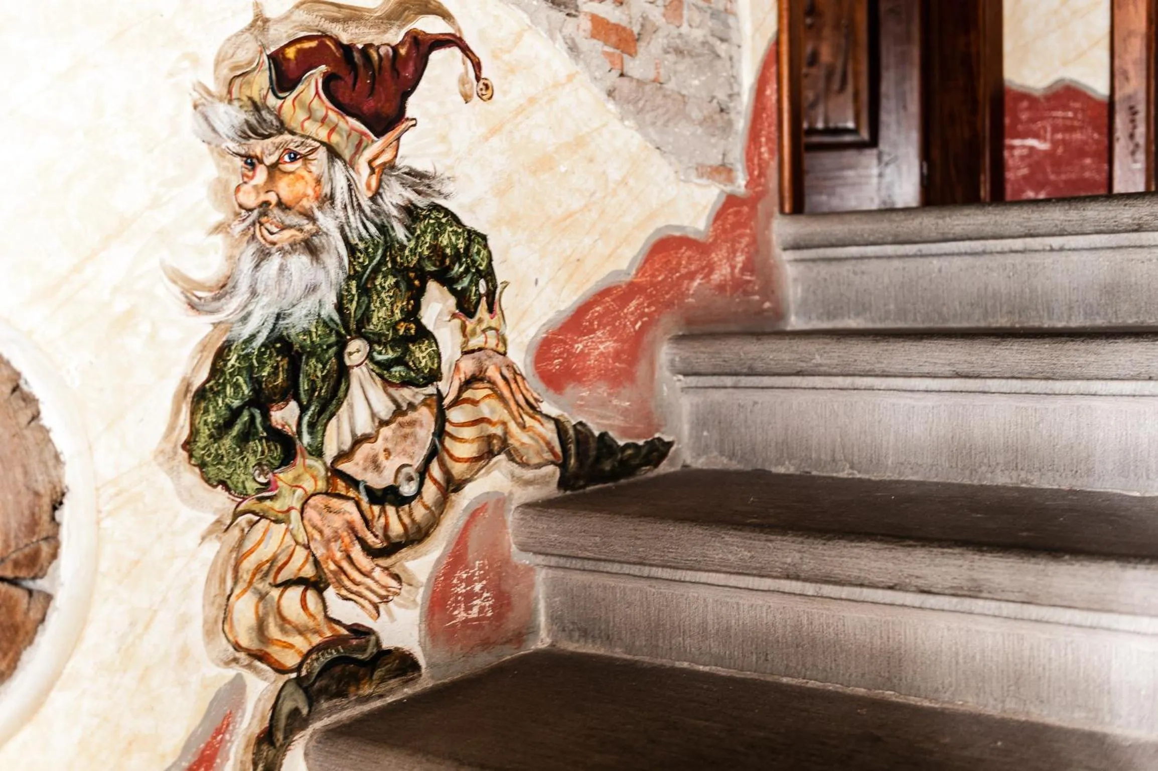 Decorative detail in Corte Dei Folletti