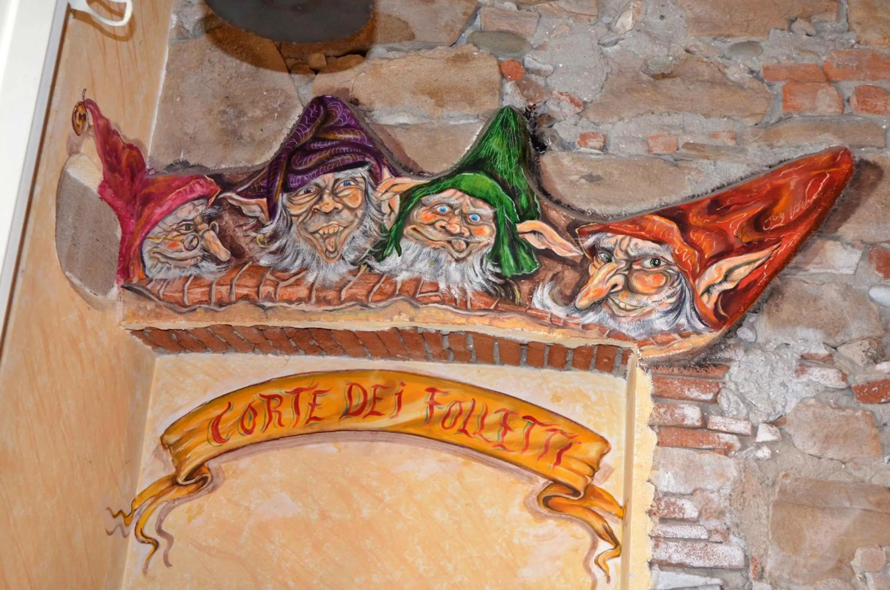 Decorative detail in Corte Dei Folletti