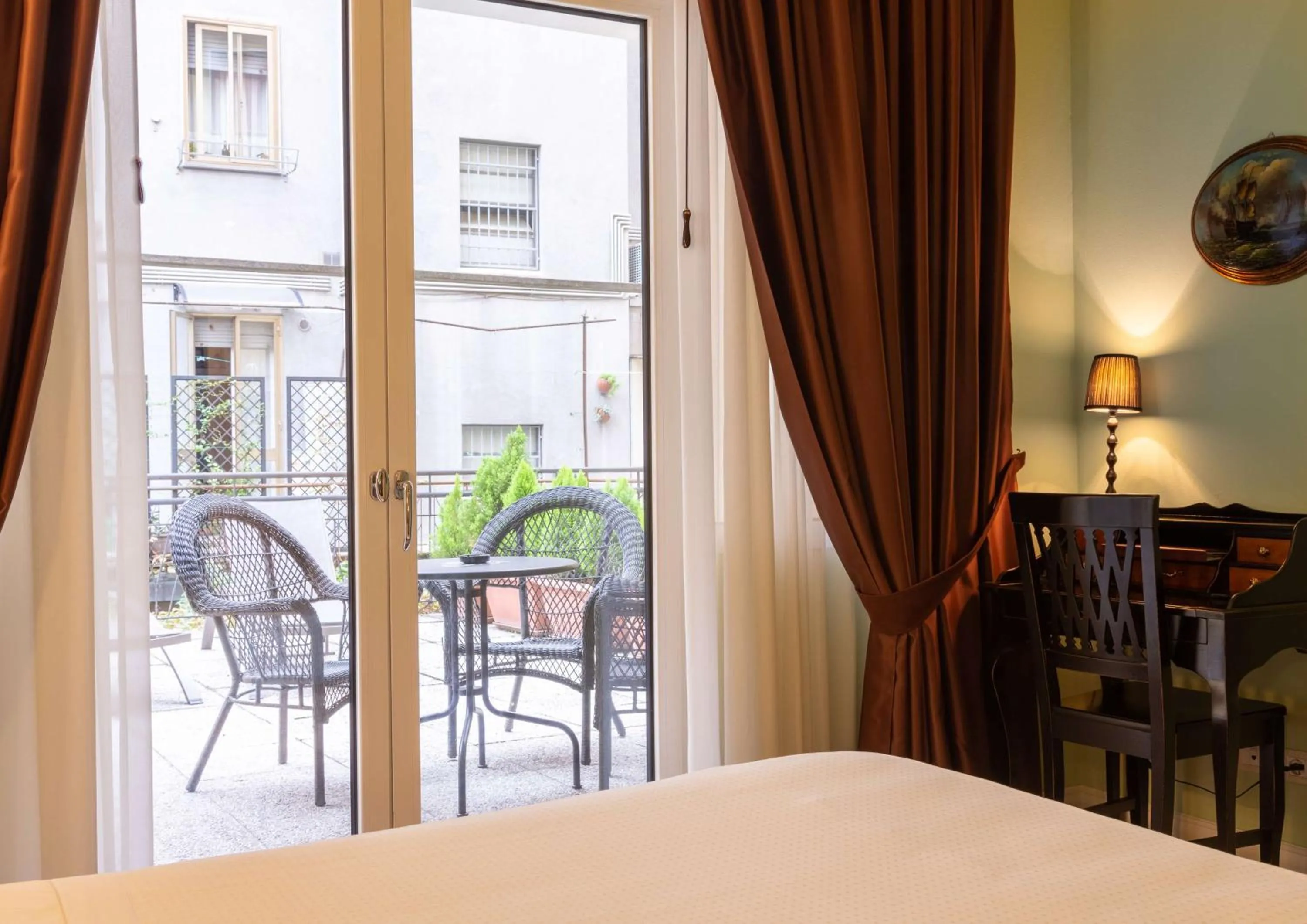 Balcony/Terrace, Bed in Hotel Patavium