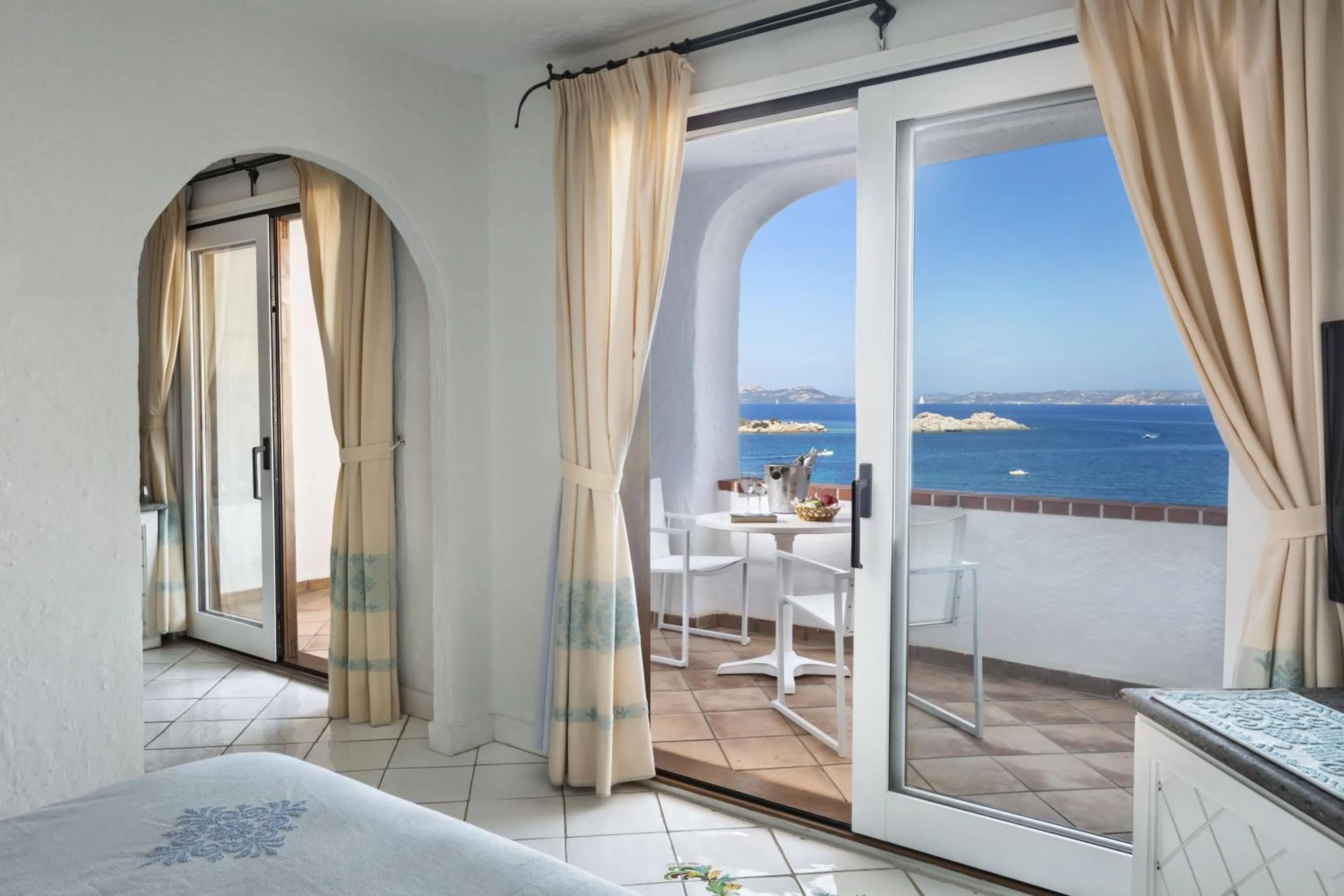 View (from property/room), Bed in Hotel La Bisaccia