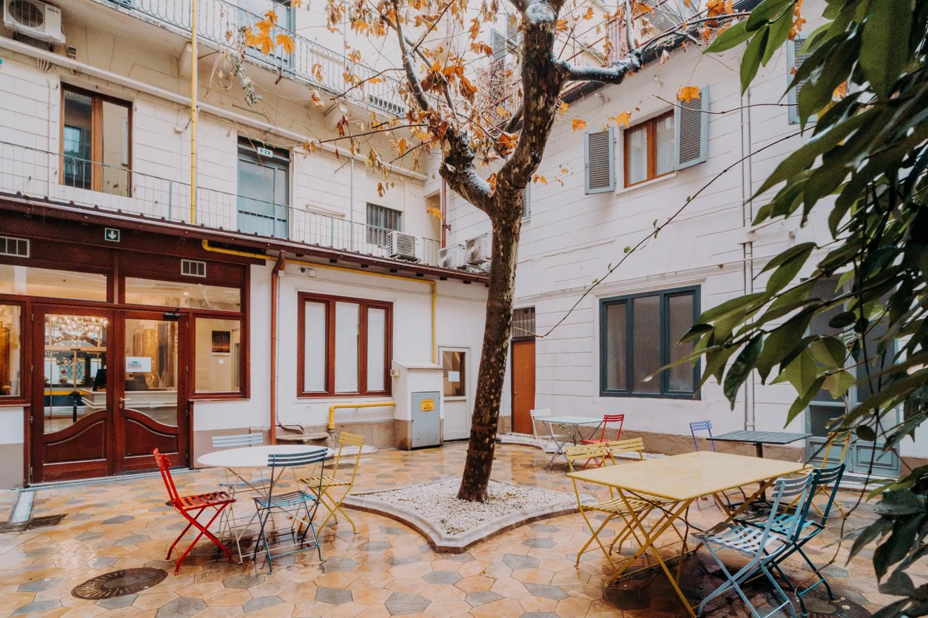 Inner courtyard view in Hotel Astoria
