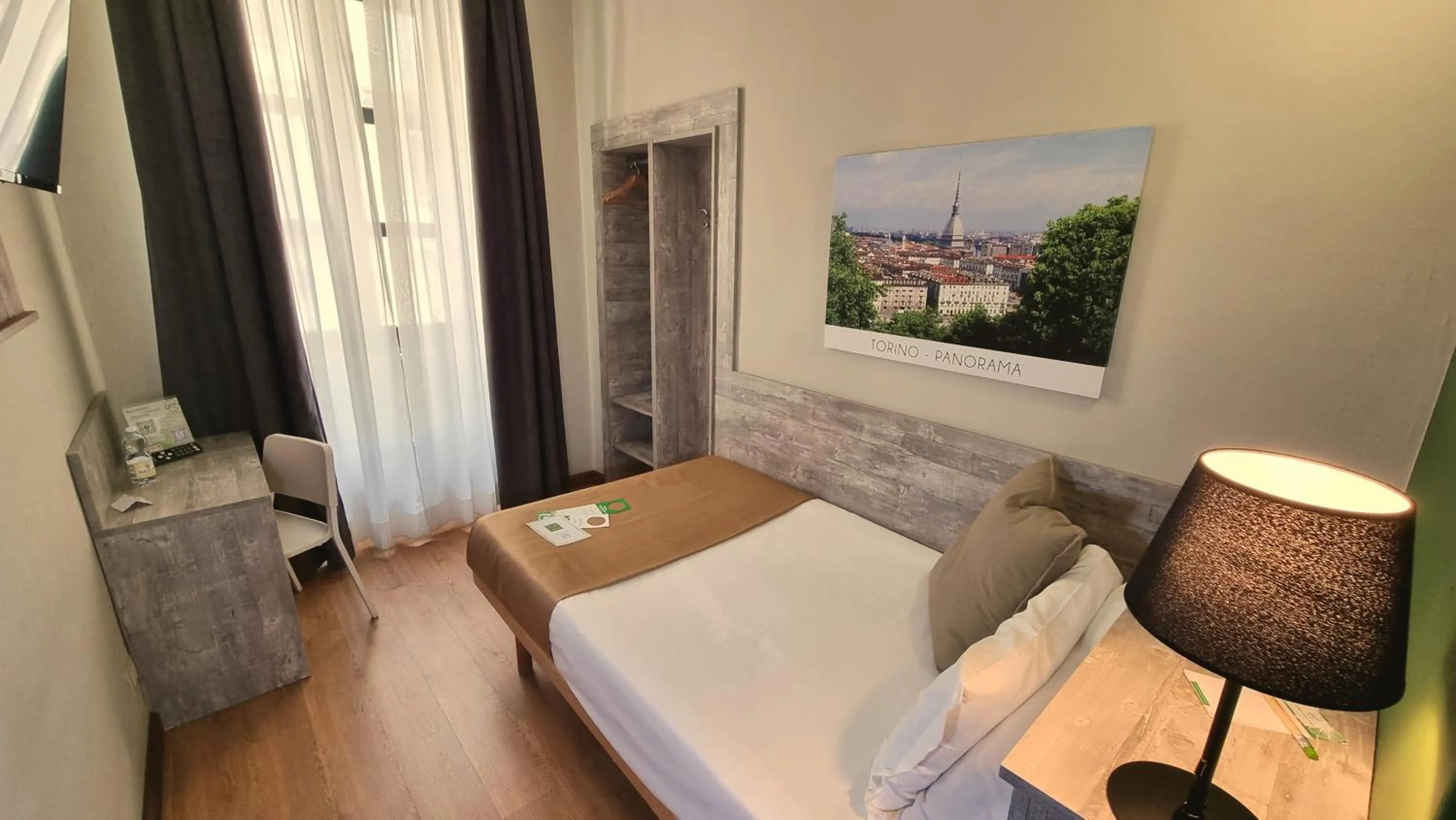 Bed in Hotel Astoria