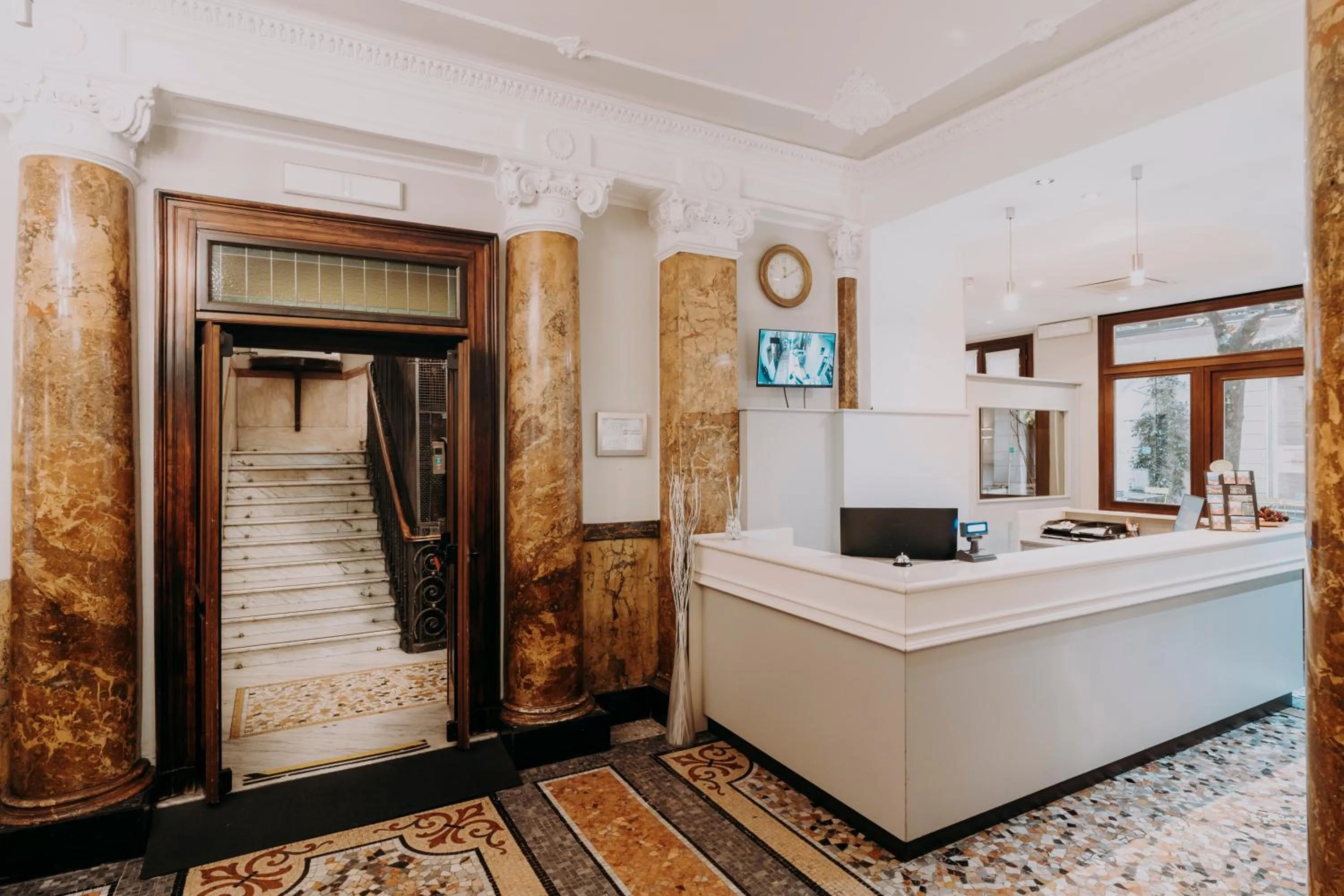 Lobby or reception in Hotel Astoria