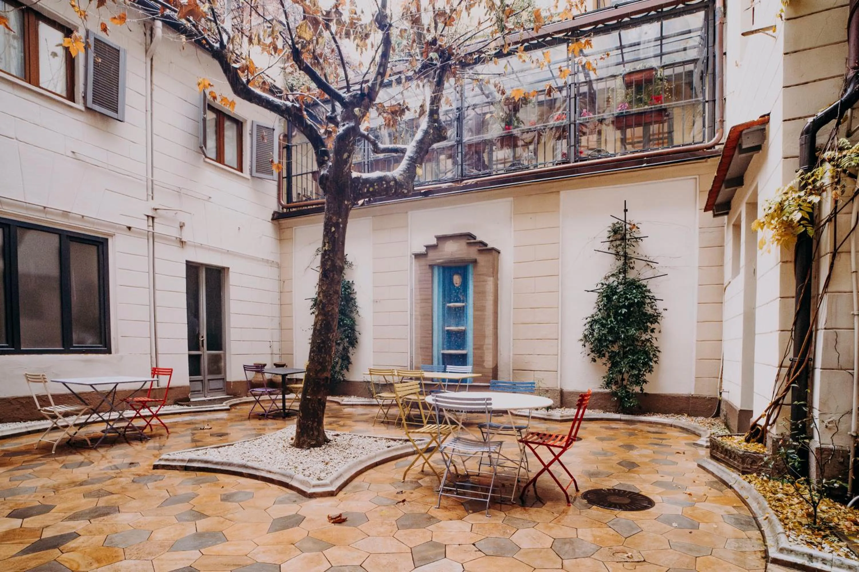 Inner courtyard view in Hotel Astoria