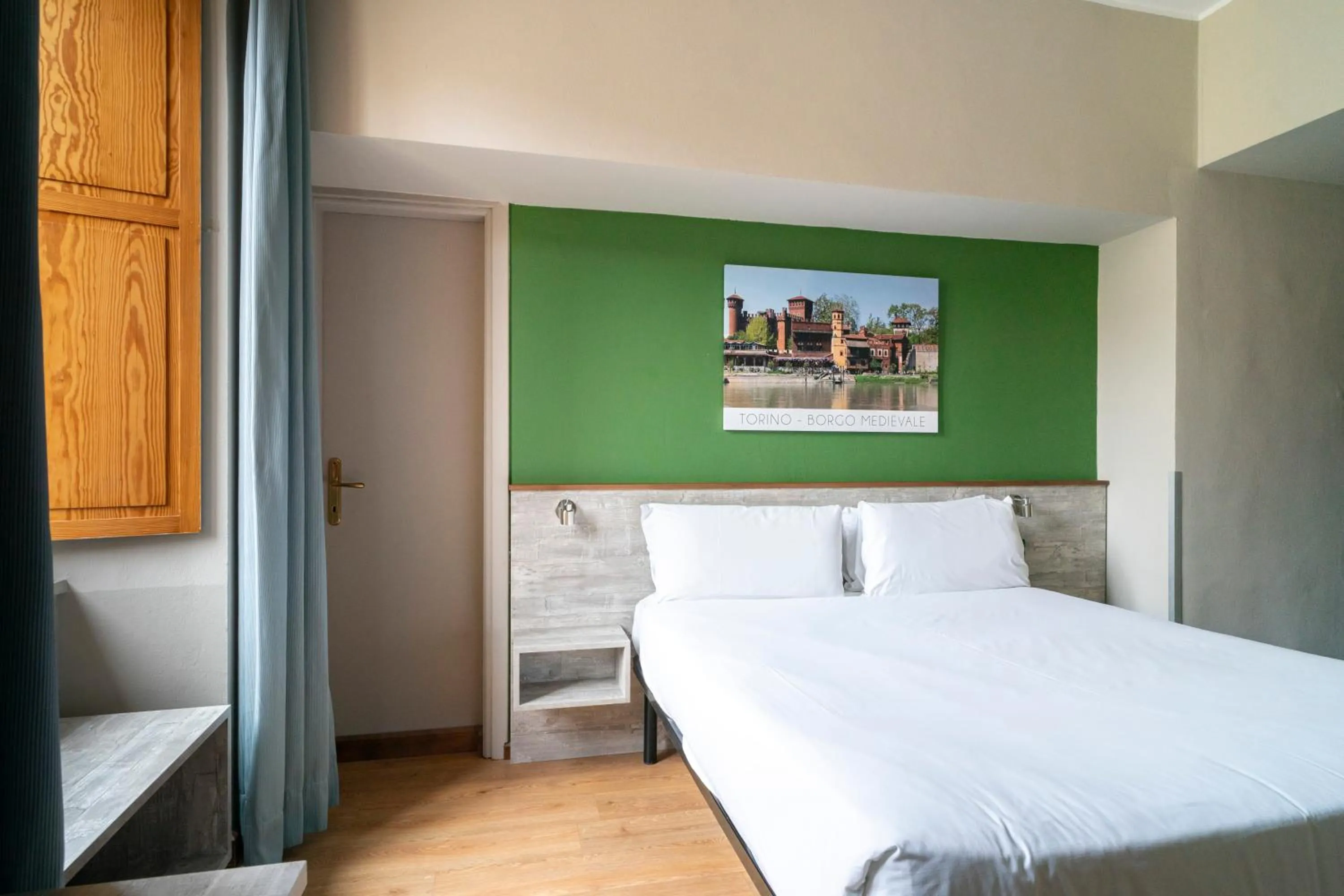 Bed in Hotel Astoria