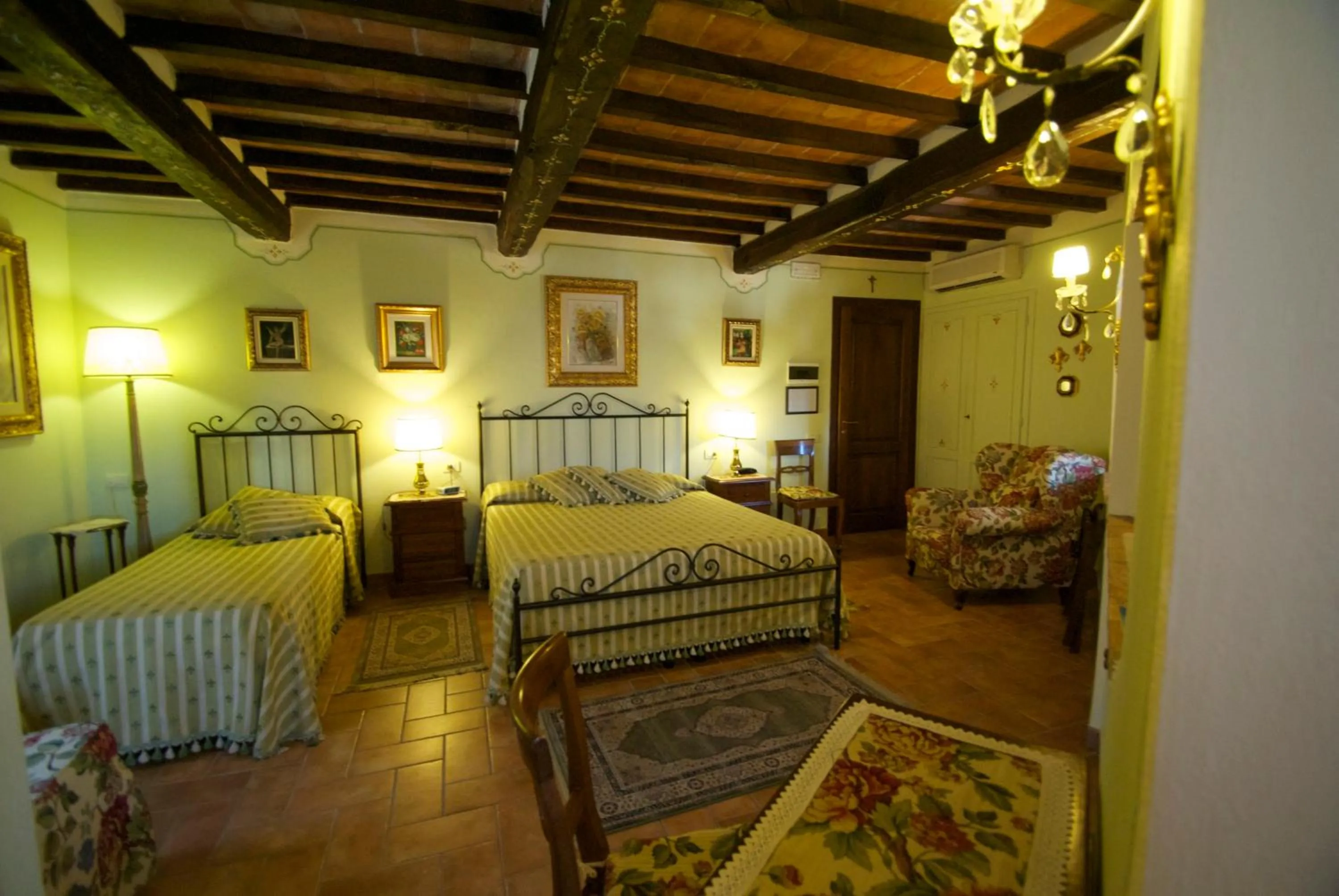 Photo of the whole room, Bed in Torre Sangiovanni Albergo e Ristorante da Rosary