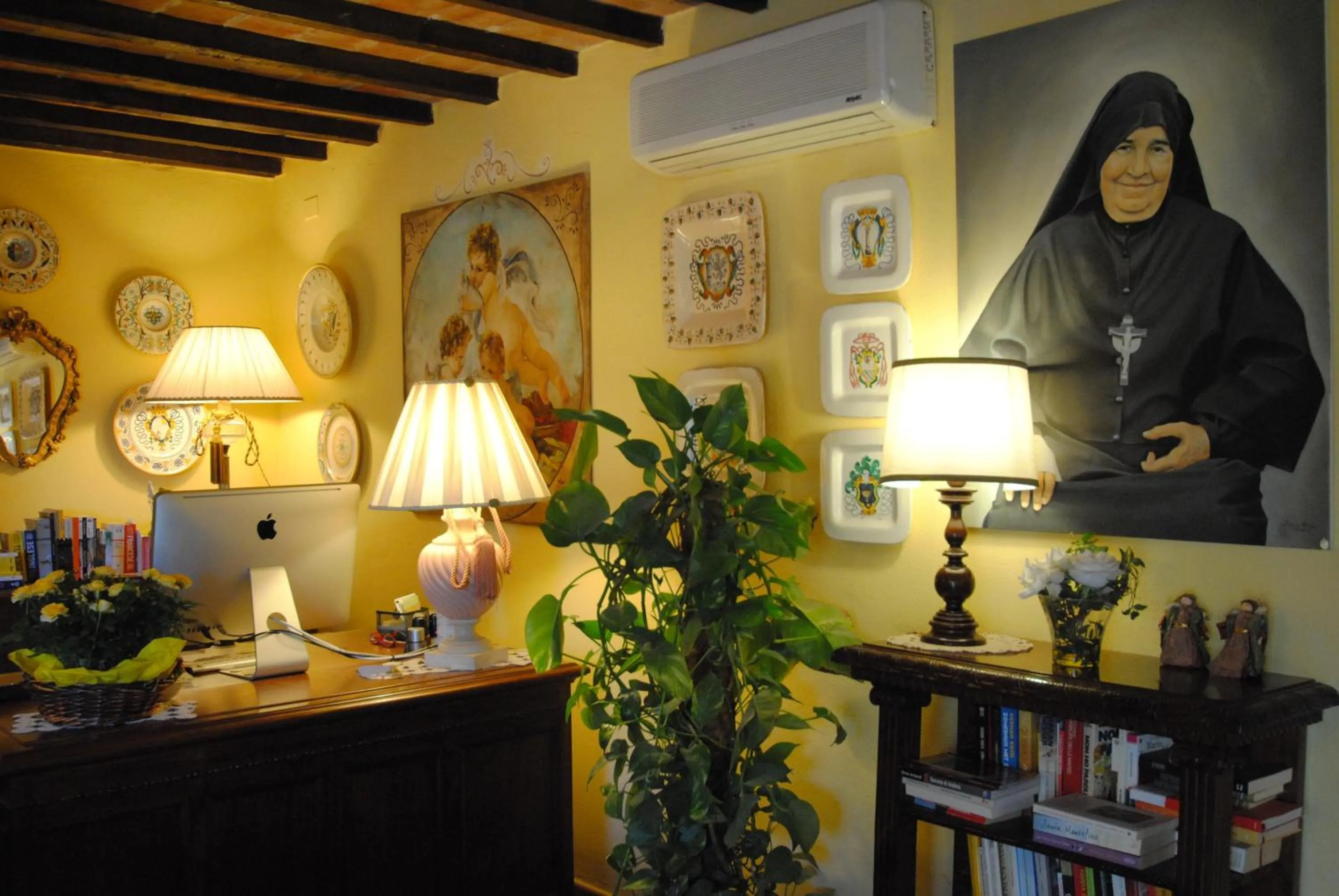 Lobby or reception in Torre Sangiovanni Albergo e Ristorante da Rosary