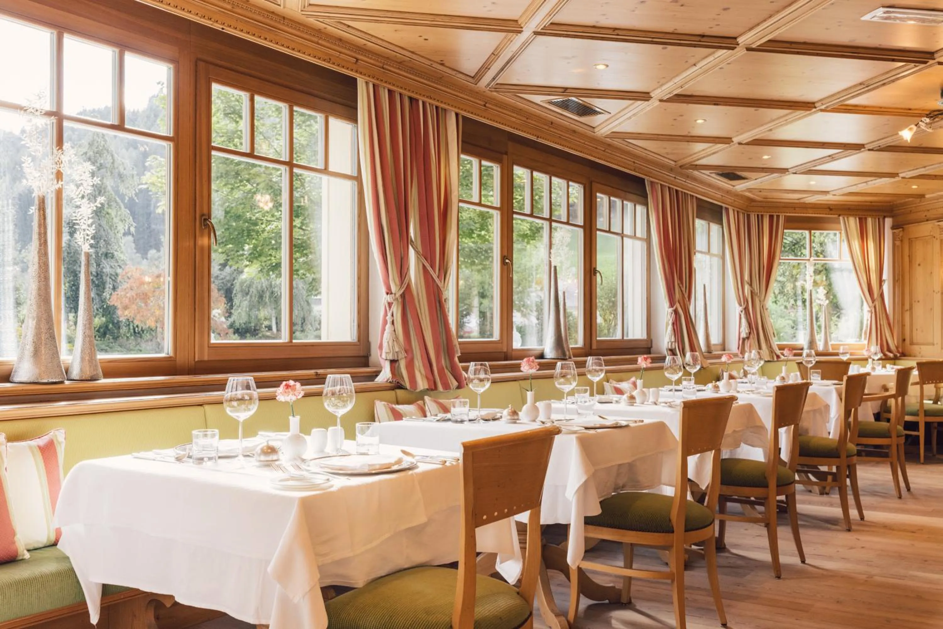 Restaurant/places to eat in Alpenpalace Luxury Hideaway & Spa Retreat