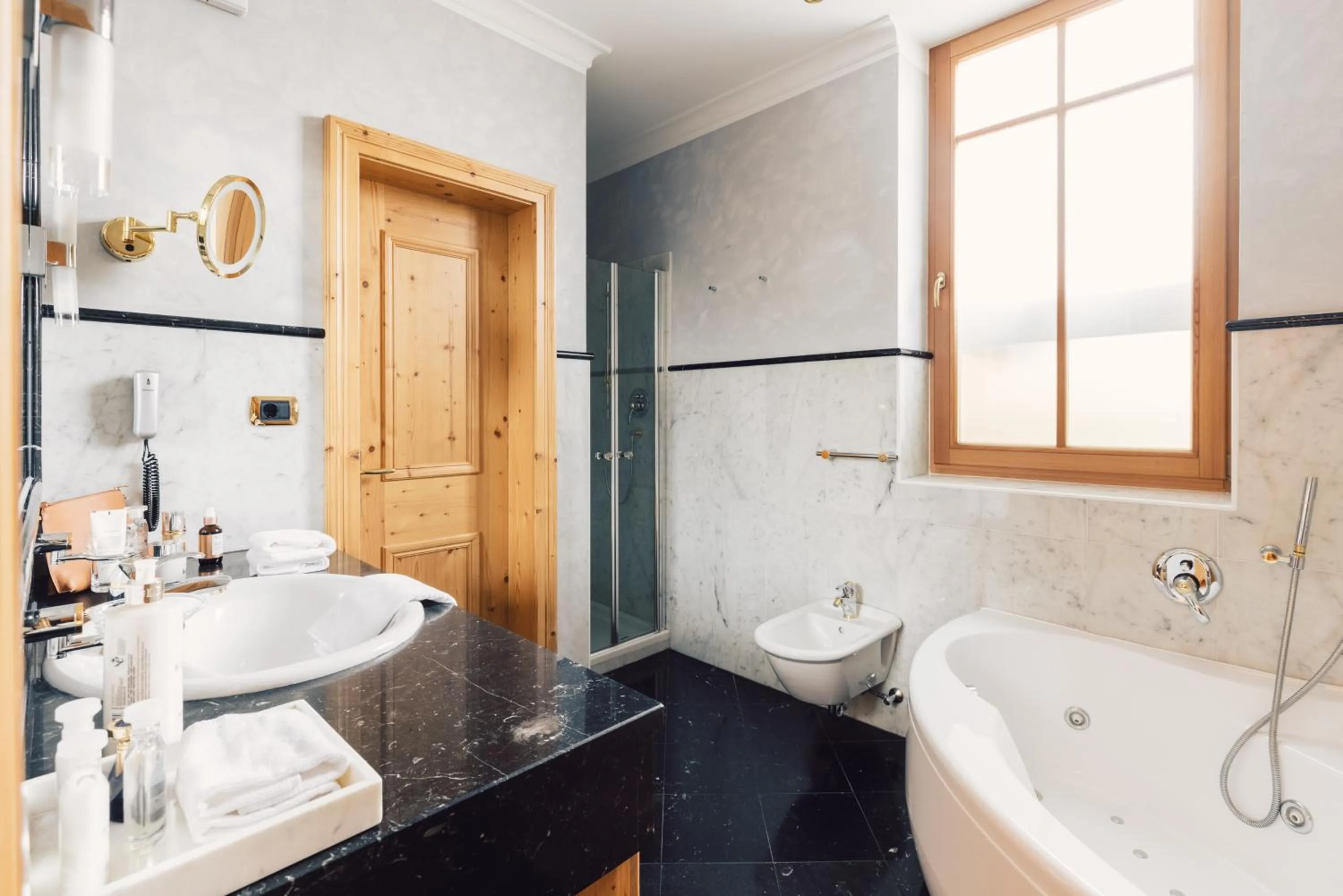 Shower in Alpenpalace Luxury Hideaway & Spa Retreat