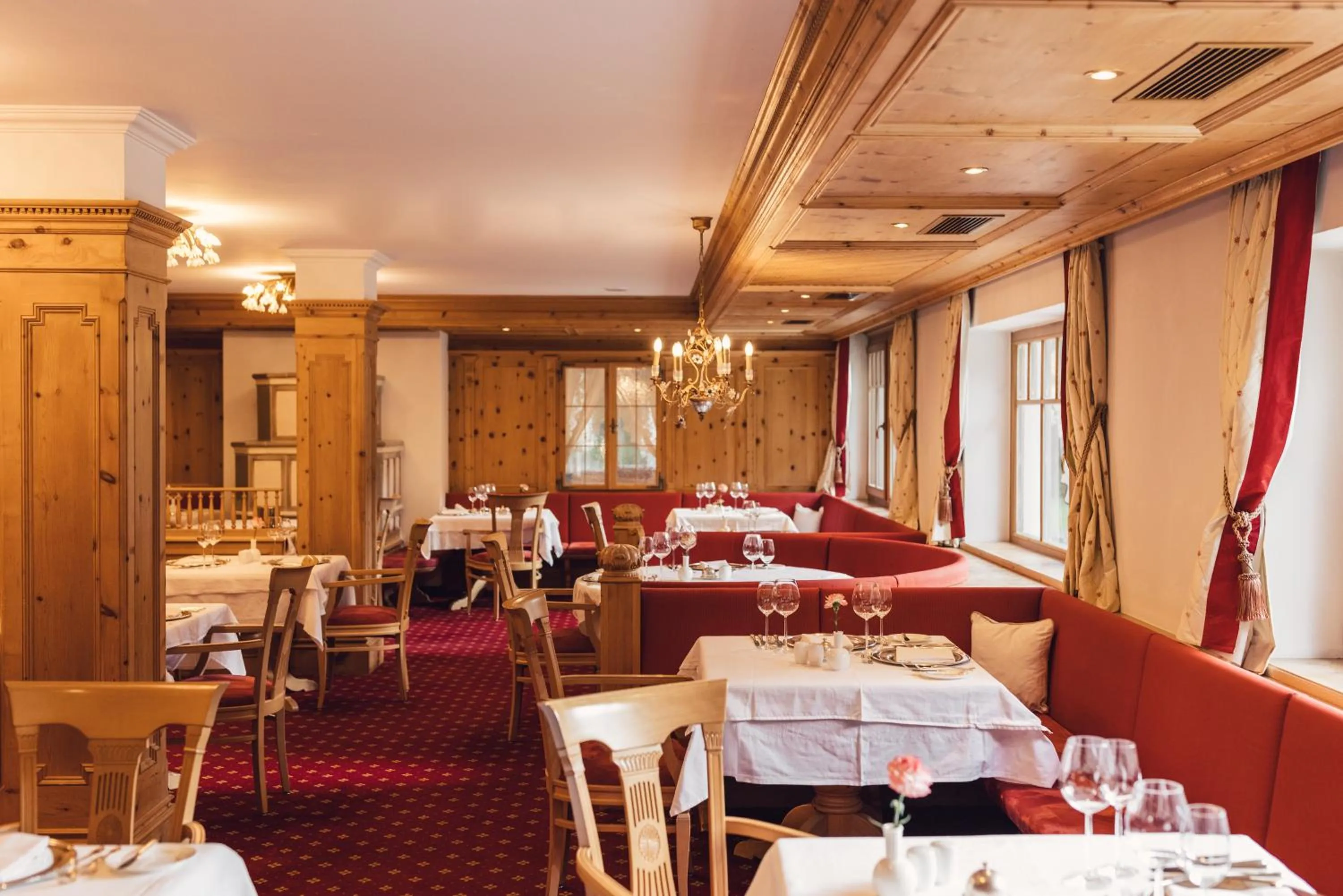 Restaurant/places to eat in Alpenpalace Luxury Hideaway & Spa Retreat