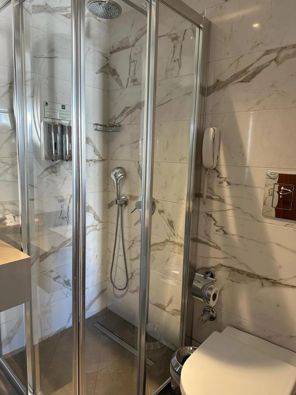 Shower in Cihangir Hotel Bosphorus