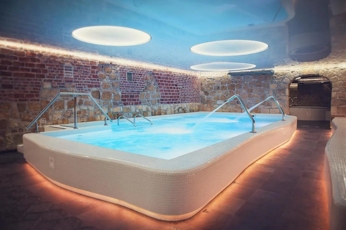 Massage in Pałac Brunów - Wellness & SPA
