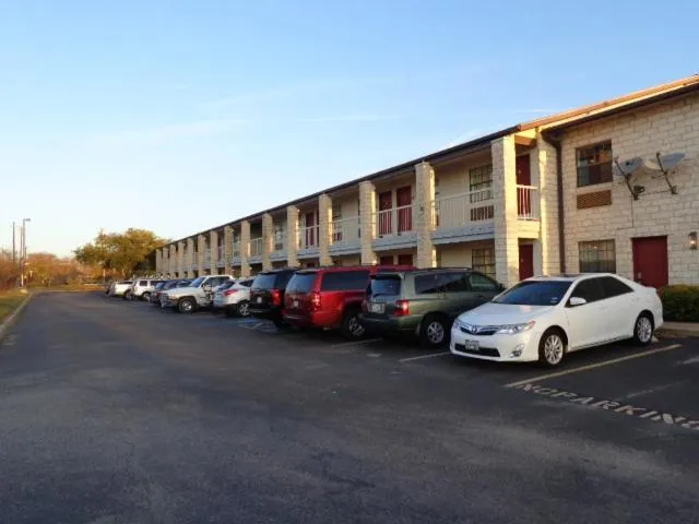 Property building in Windcrest Inn and Suites