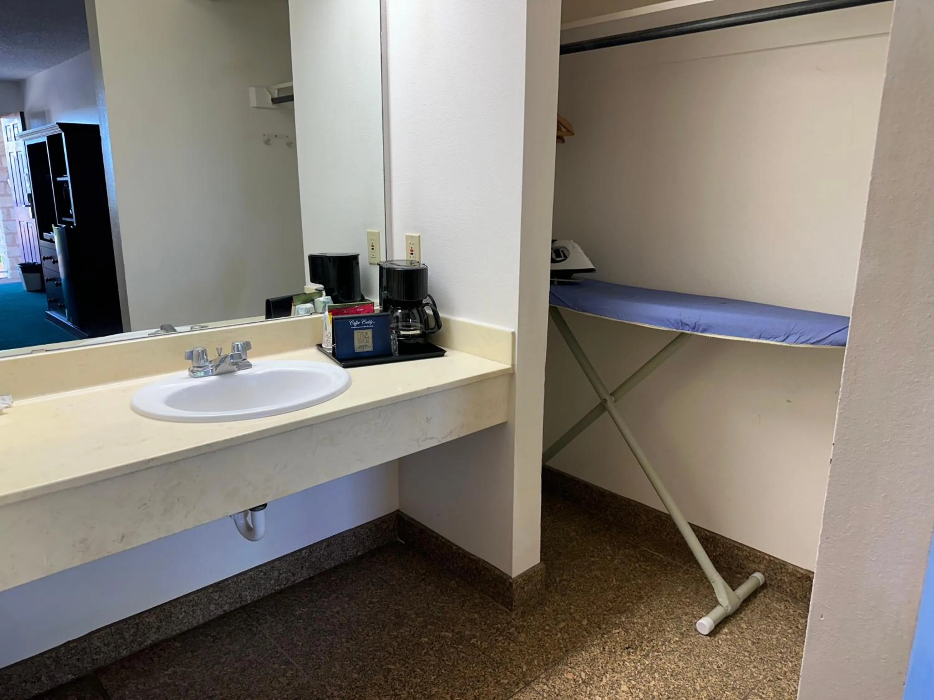 Windcrest Inn and Suites