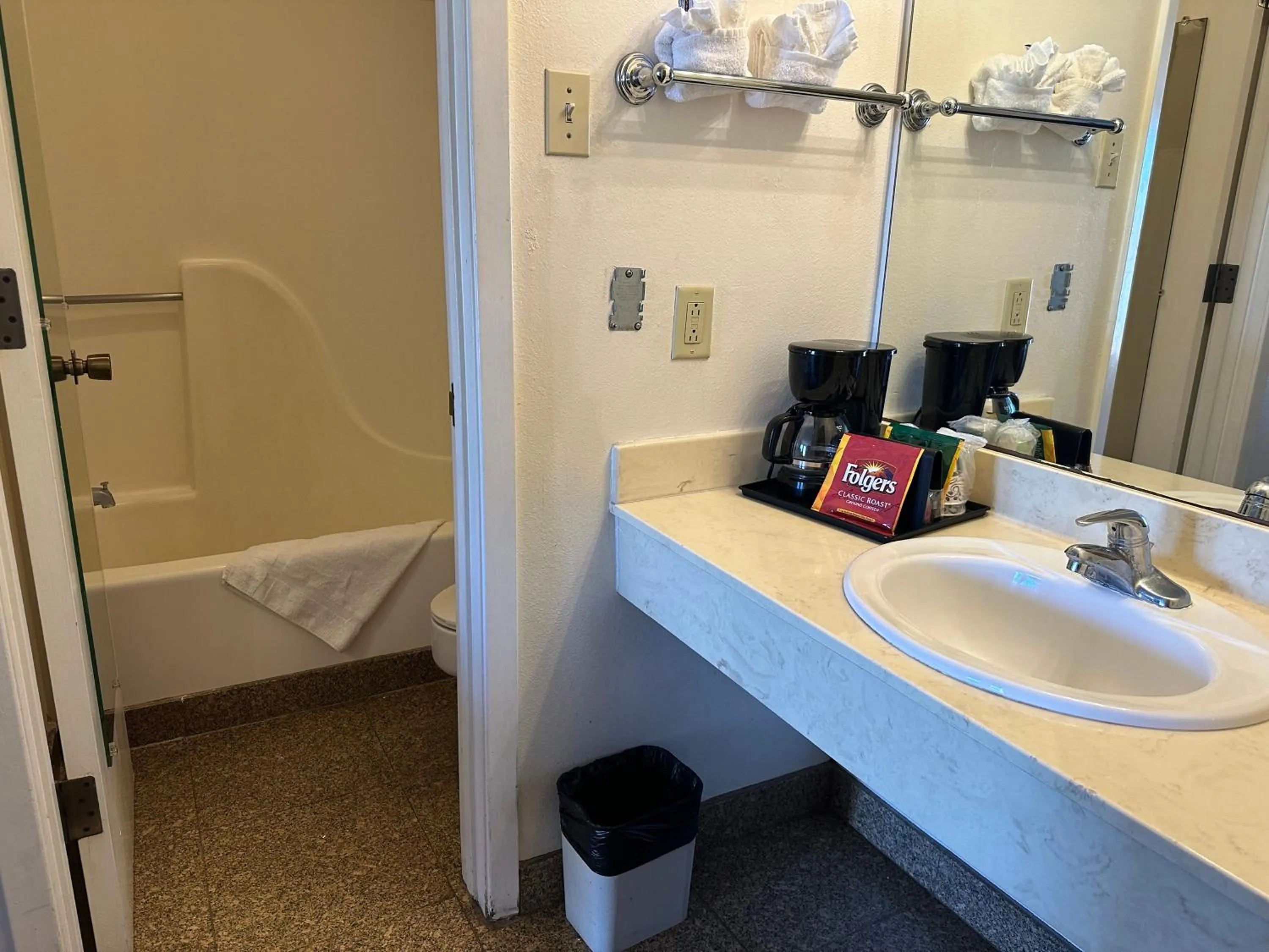 Windcrest Inn and Suites