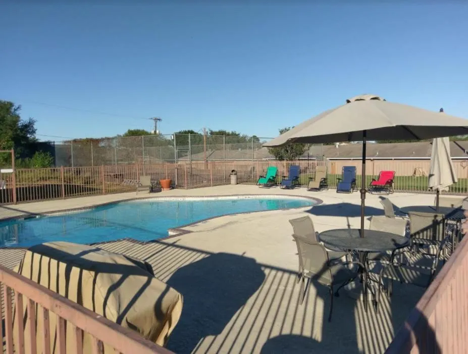 Swimming pool in Windcrest Inn and Suites