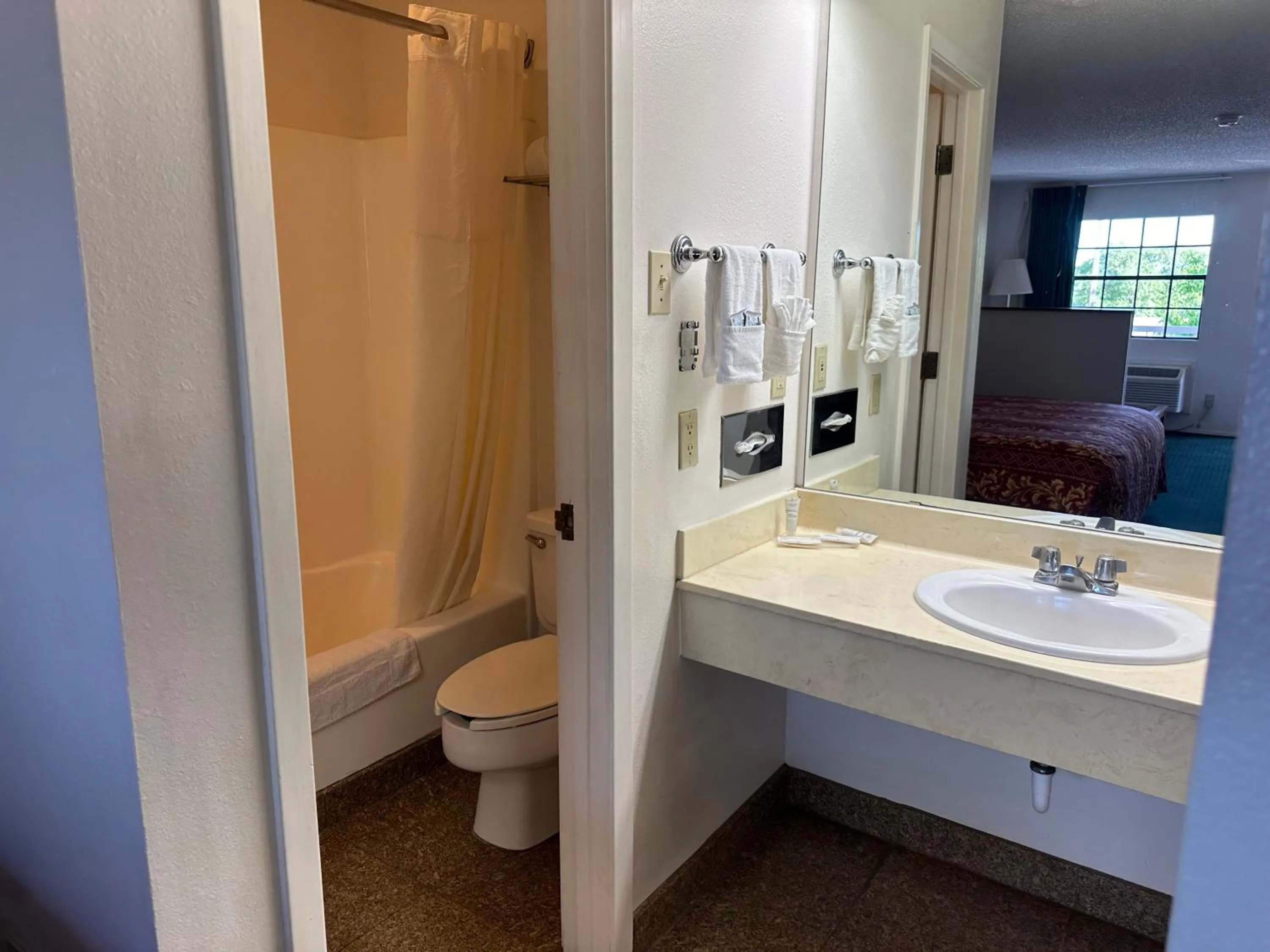 Windcrest Inn and Suites