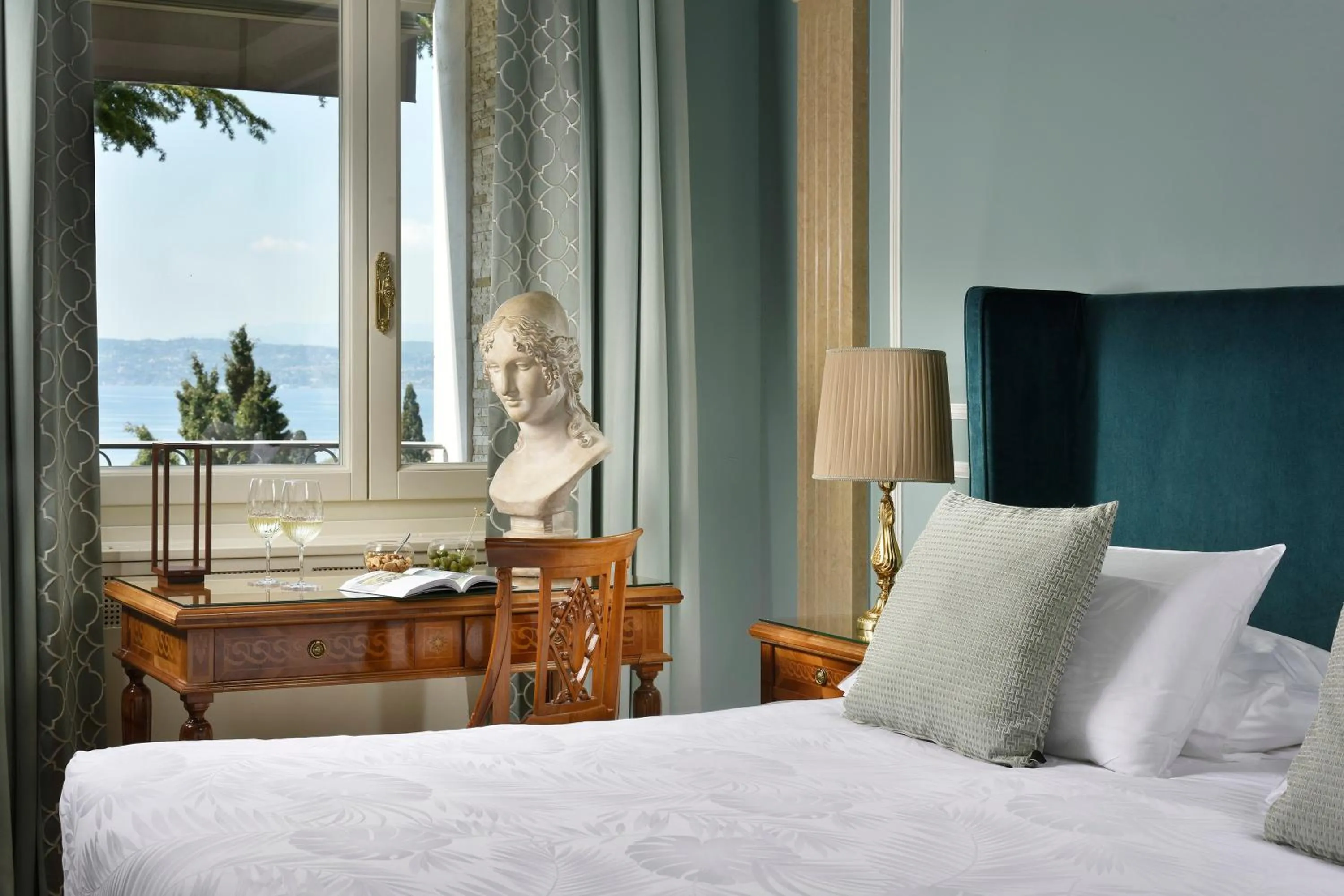 Photo of the whole room, Bed in Villa Cortine Palace Relais Chateaux