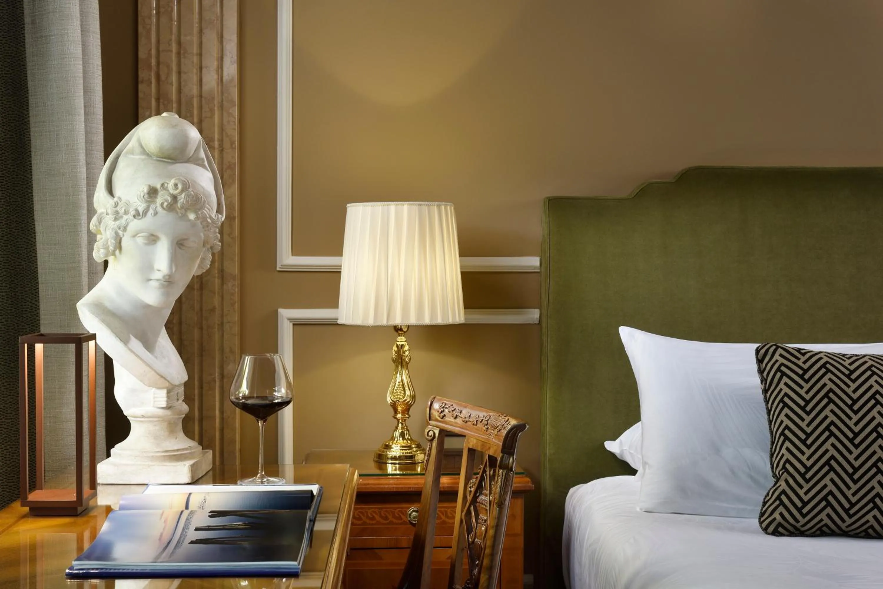 Decorative detail in Villa Cortine Palace Relais Chateaux