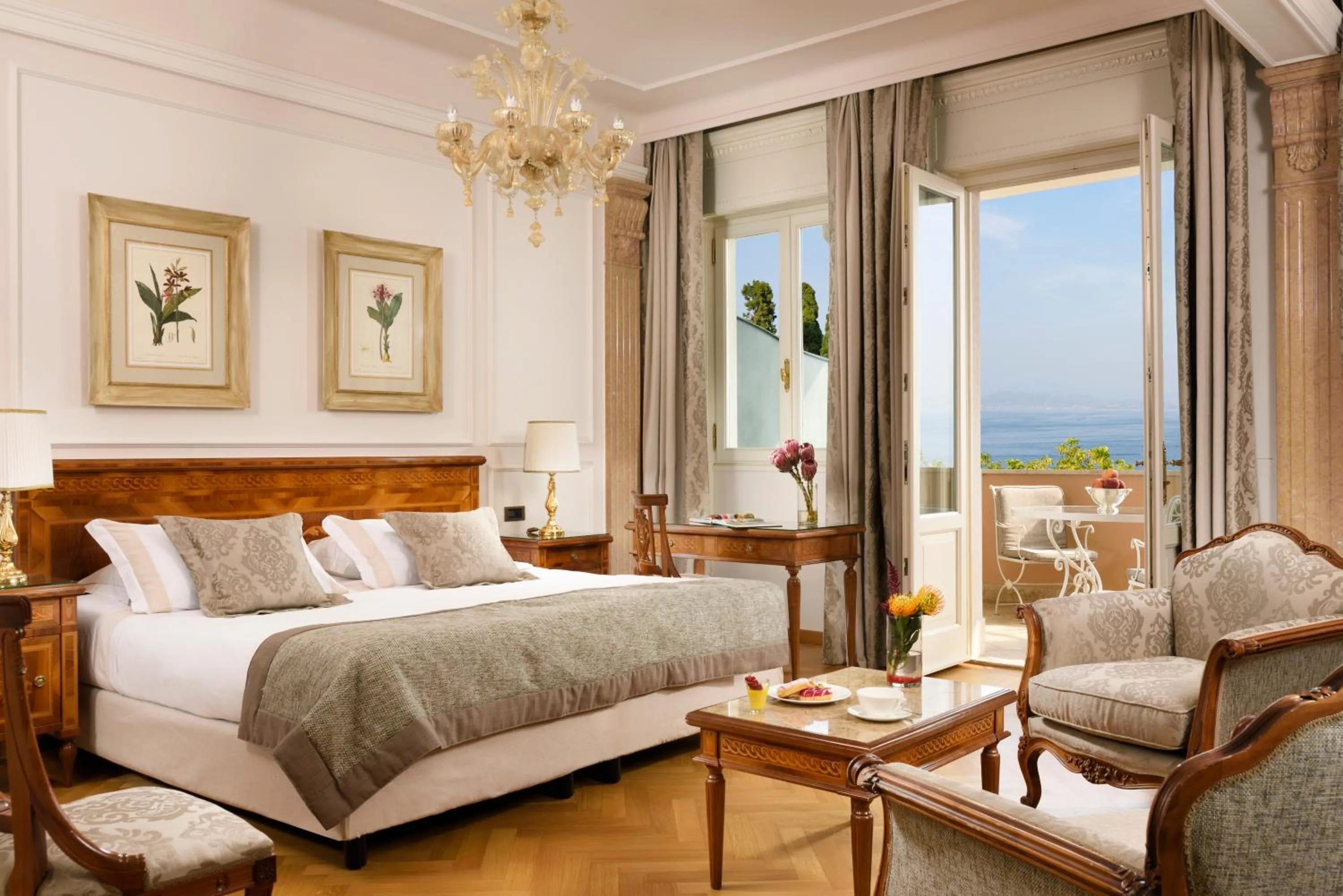 Photo of the whole room, Bed in Villa Cortine Palace Relais Chateaux