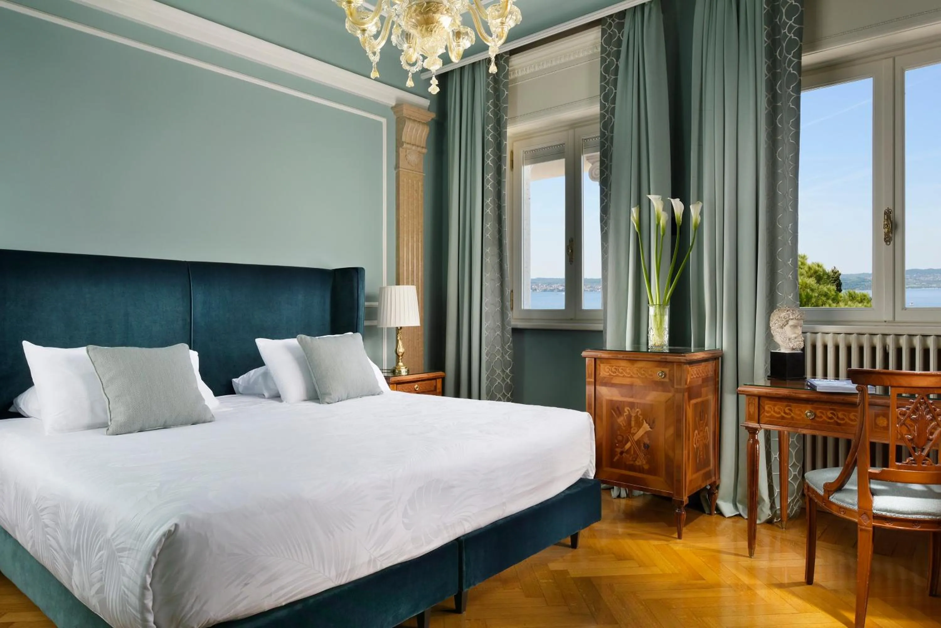 Bedroom, Bed in Villa Cortine Palace Relais Chateaux