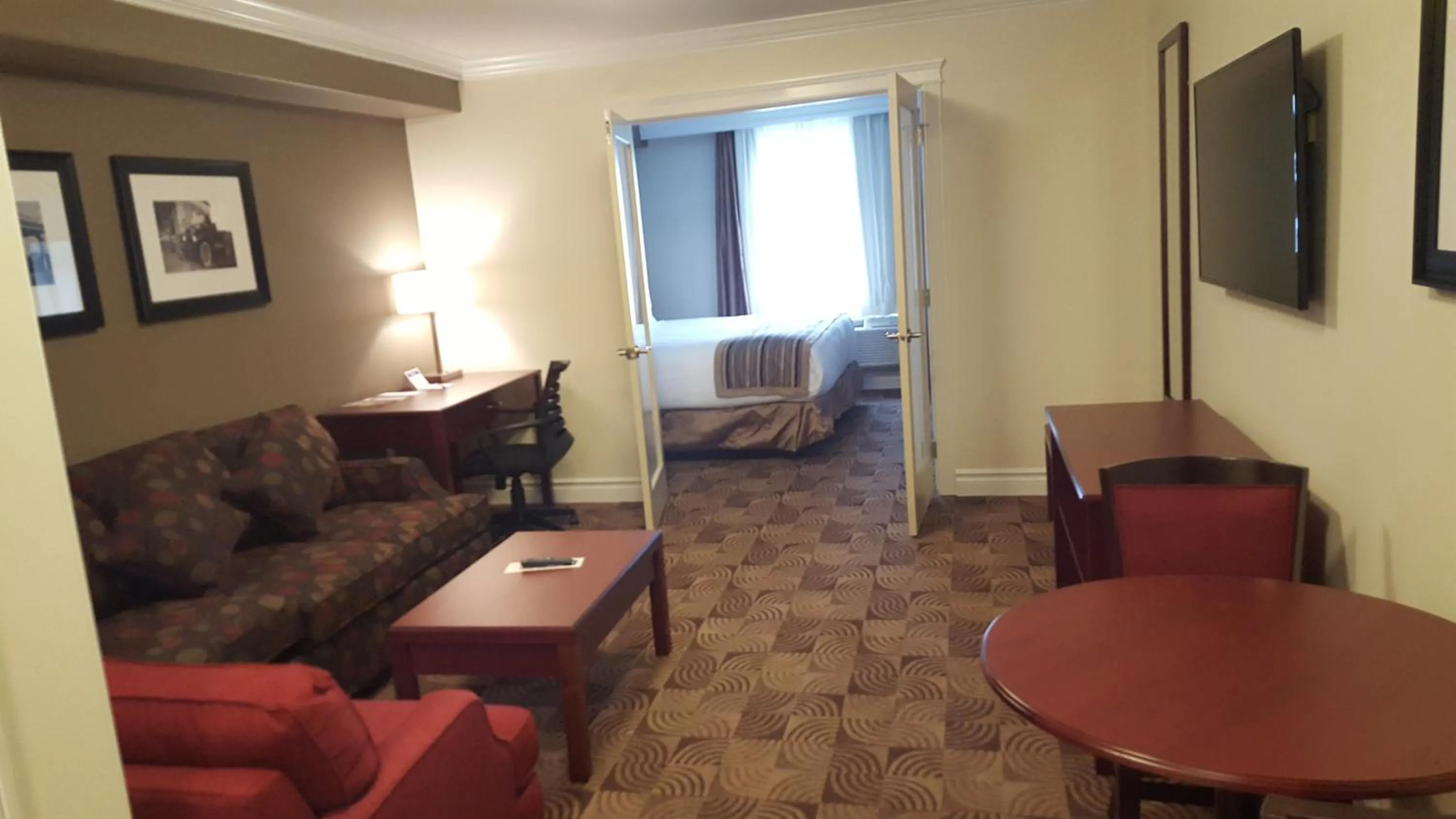 Photo of the whole room in Kindersley Inn