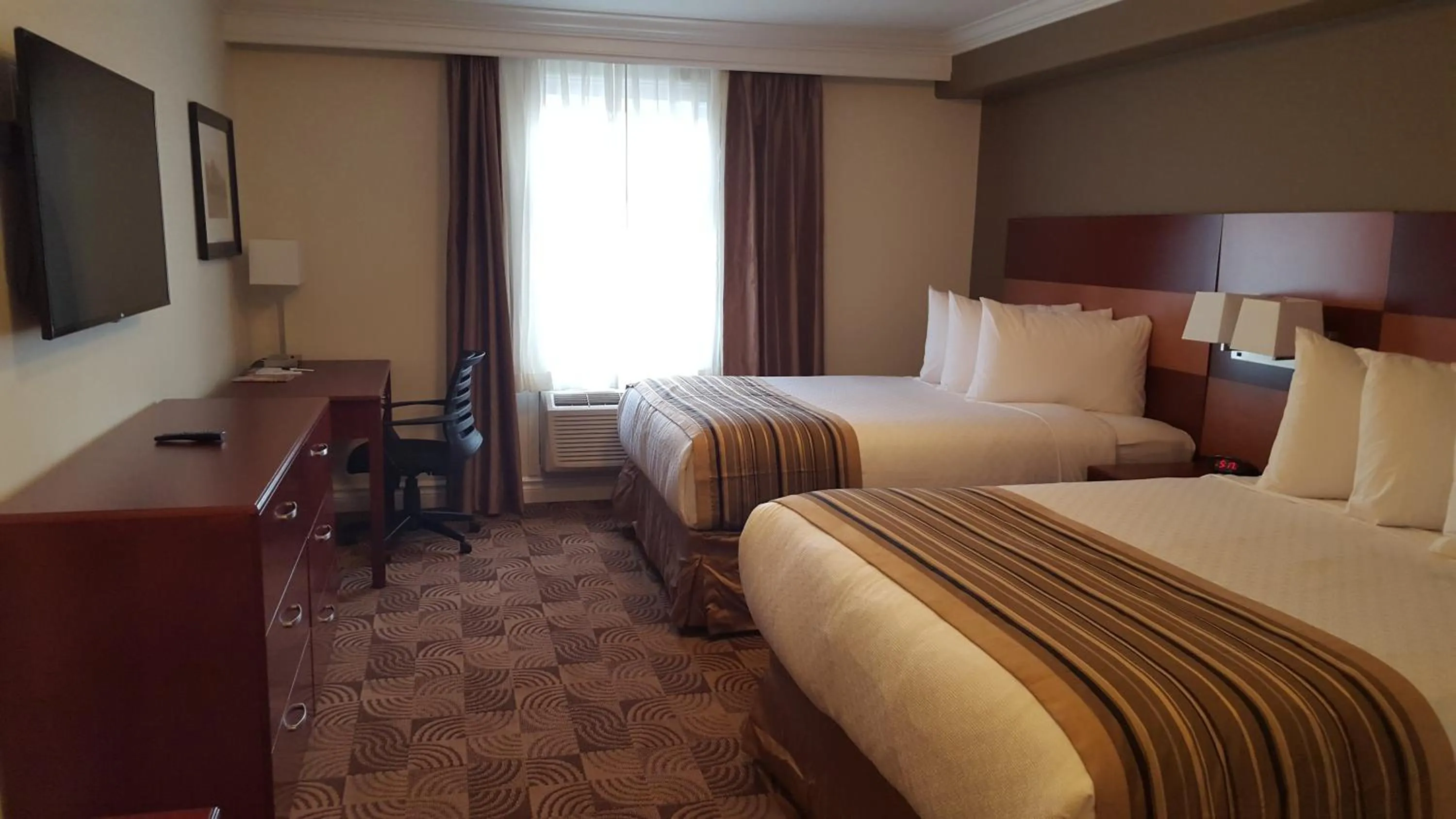 Bedroom, Bed in Kindersley Inn