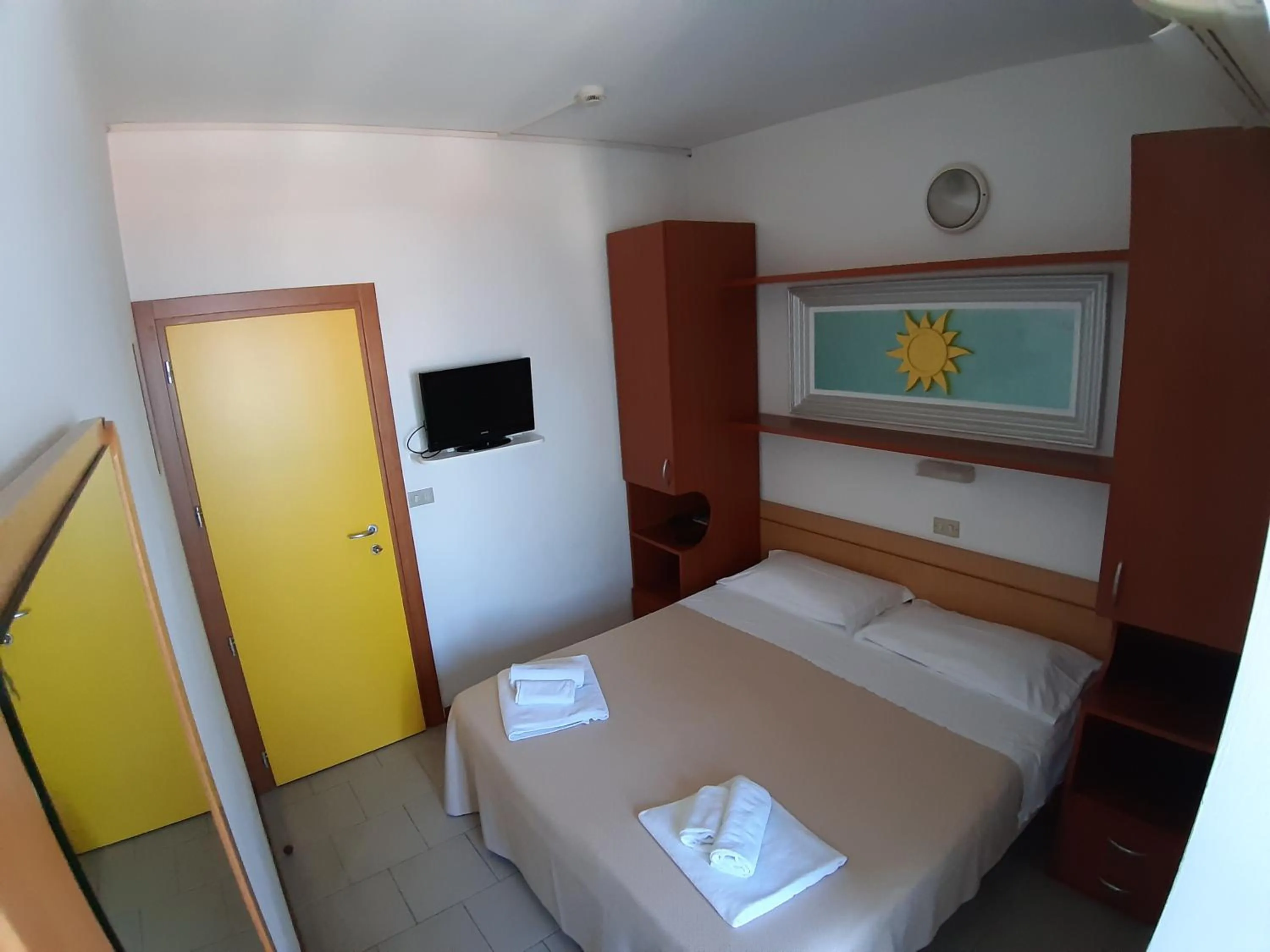 Photo of the whole room, Bed in Hotel De Amicis