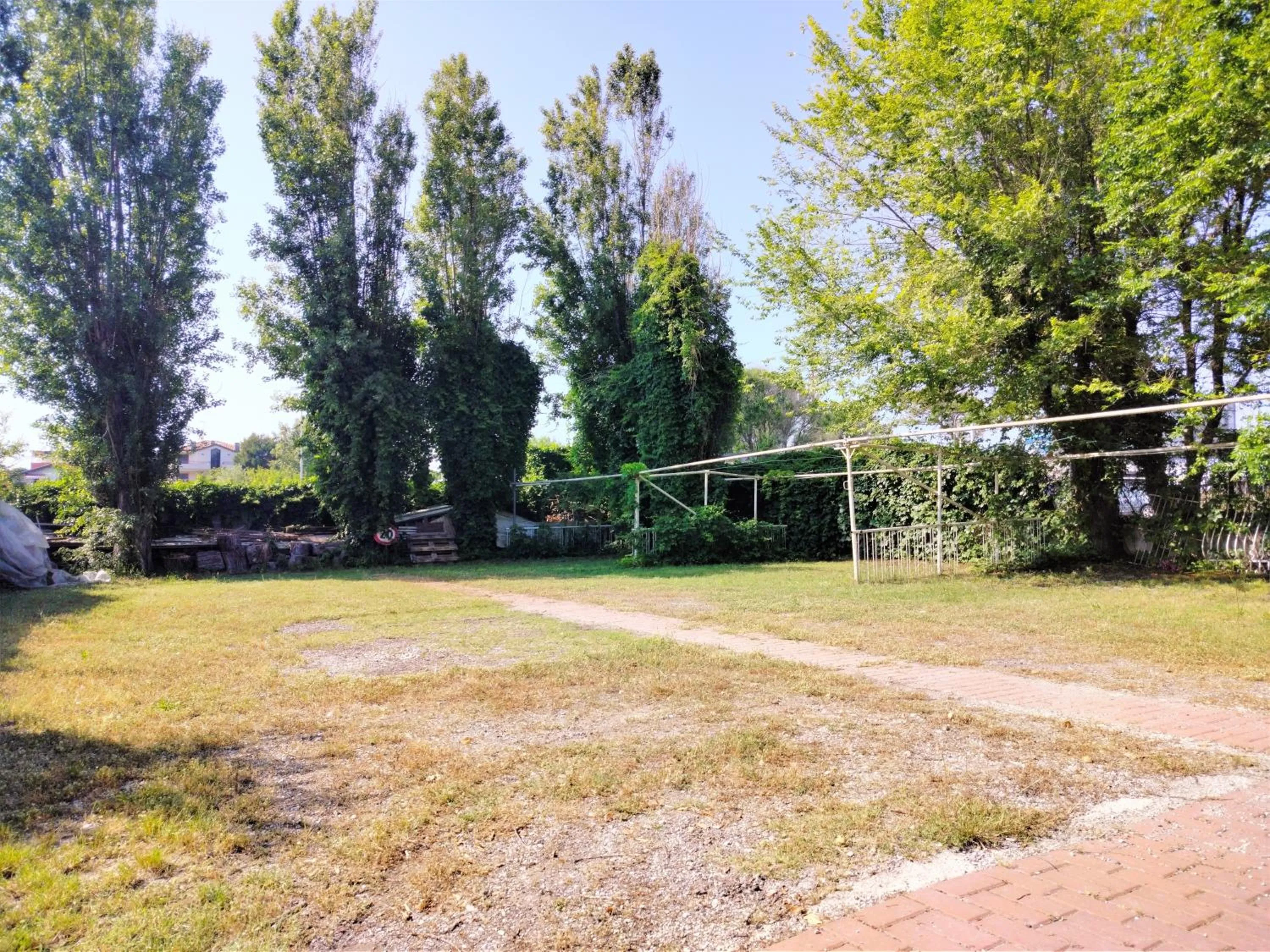 Parking in Hotel De Amicis