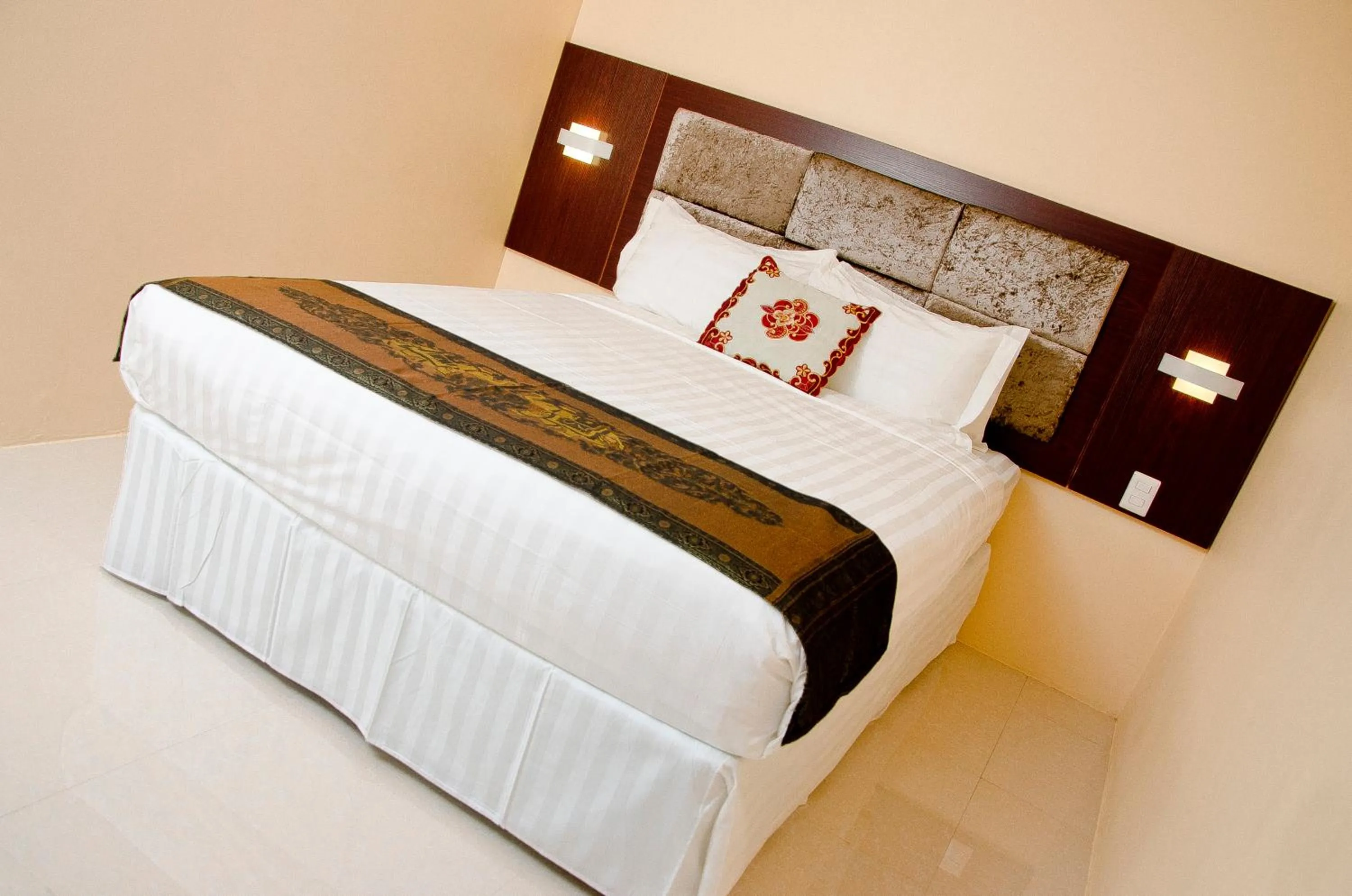 Bed in Grand Diamond Hotel Trinidad