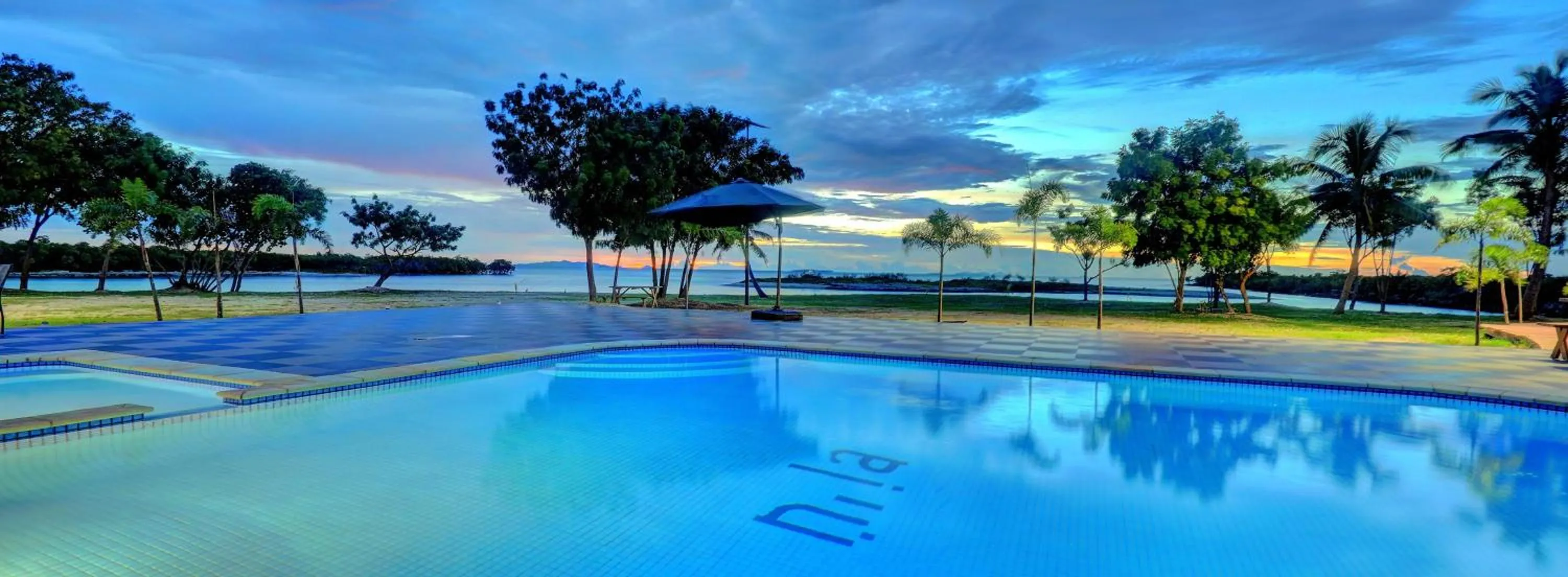 Swimming pool in Parkside Nila Beach Resort