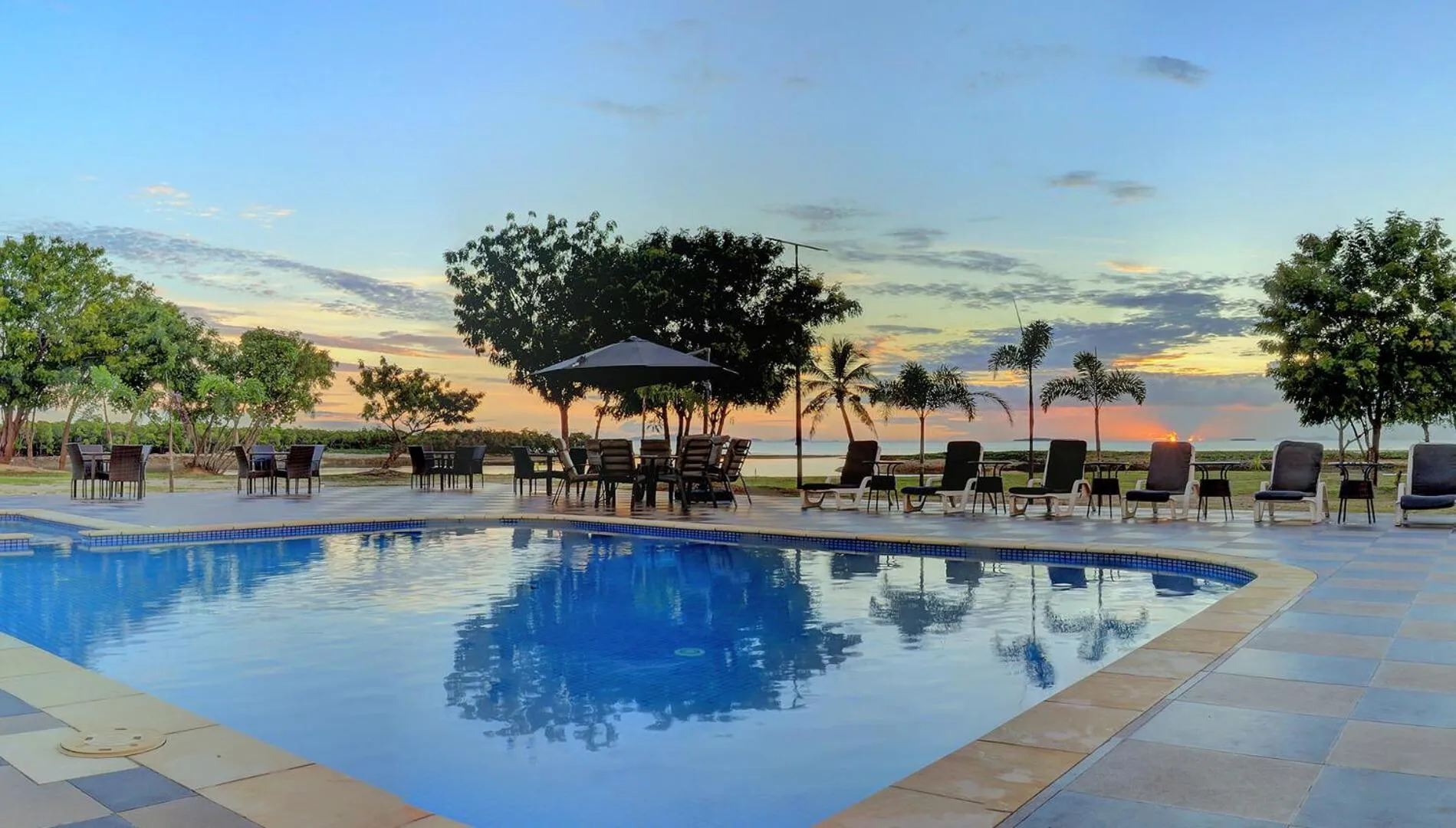 Day in Parkside Nila Beach Resort