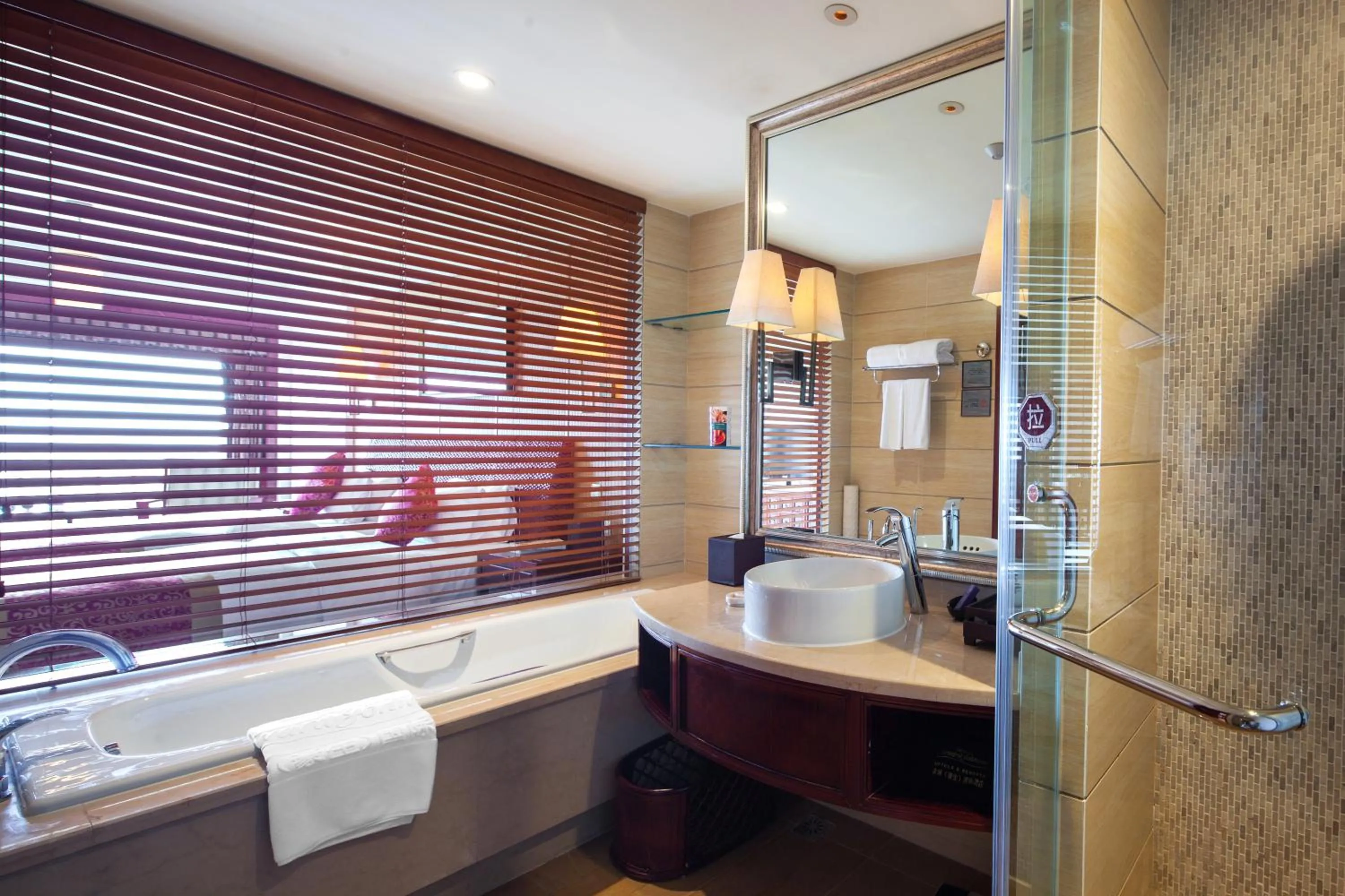 Photo of the whole room in Howard Johnson Conference Resort Chengdu