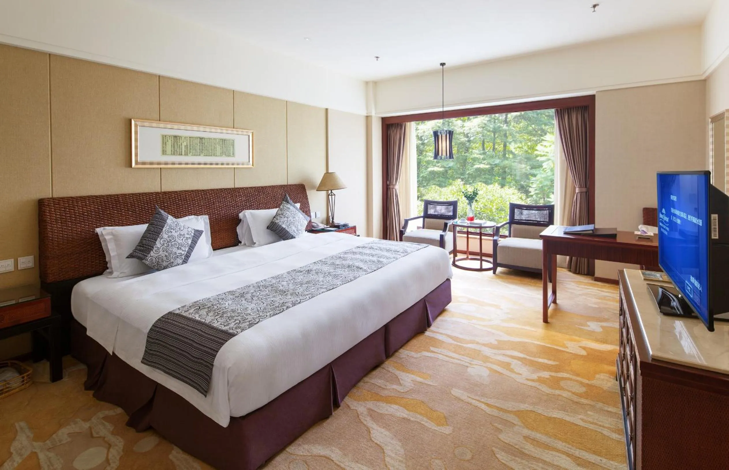 Photo of the whole room, Bed in Howard Johnson Conference Resort Chengdu