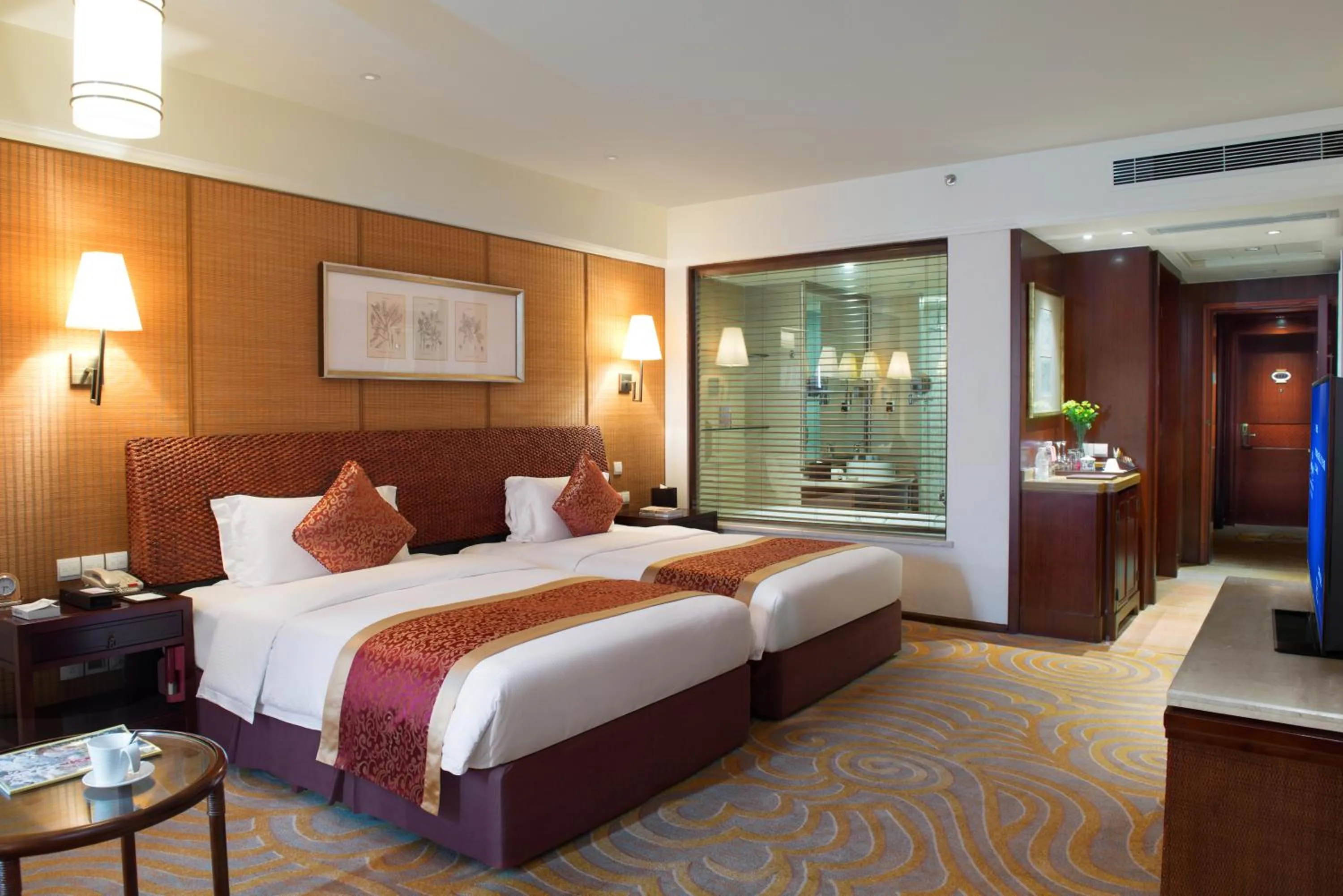 Photo of the whole room, Bed in Howard Johnson Conference Resort Chengdu